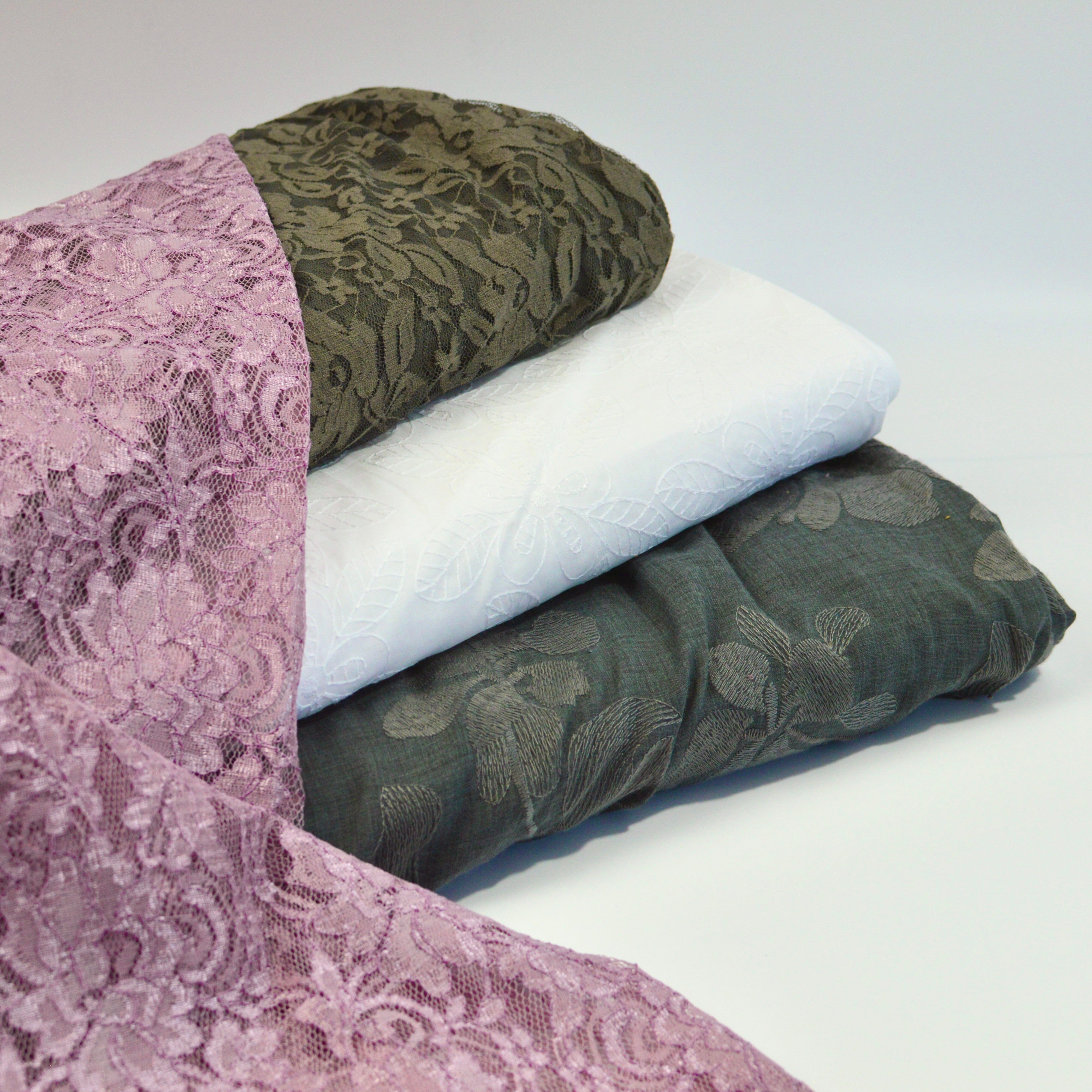 Spitzen & Stickereistoffe