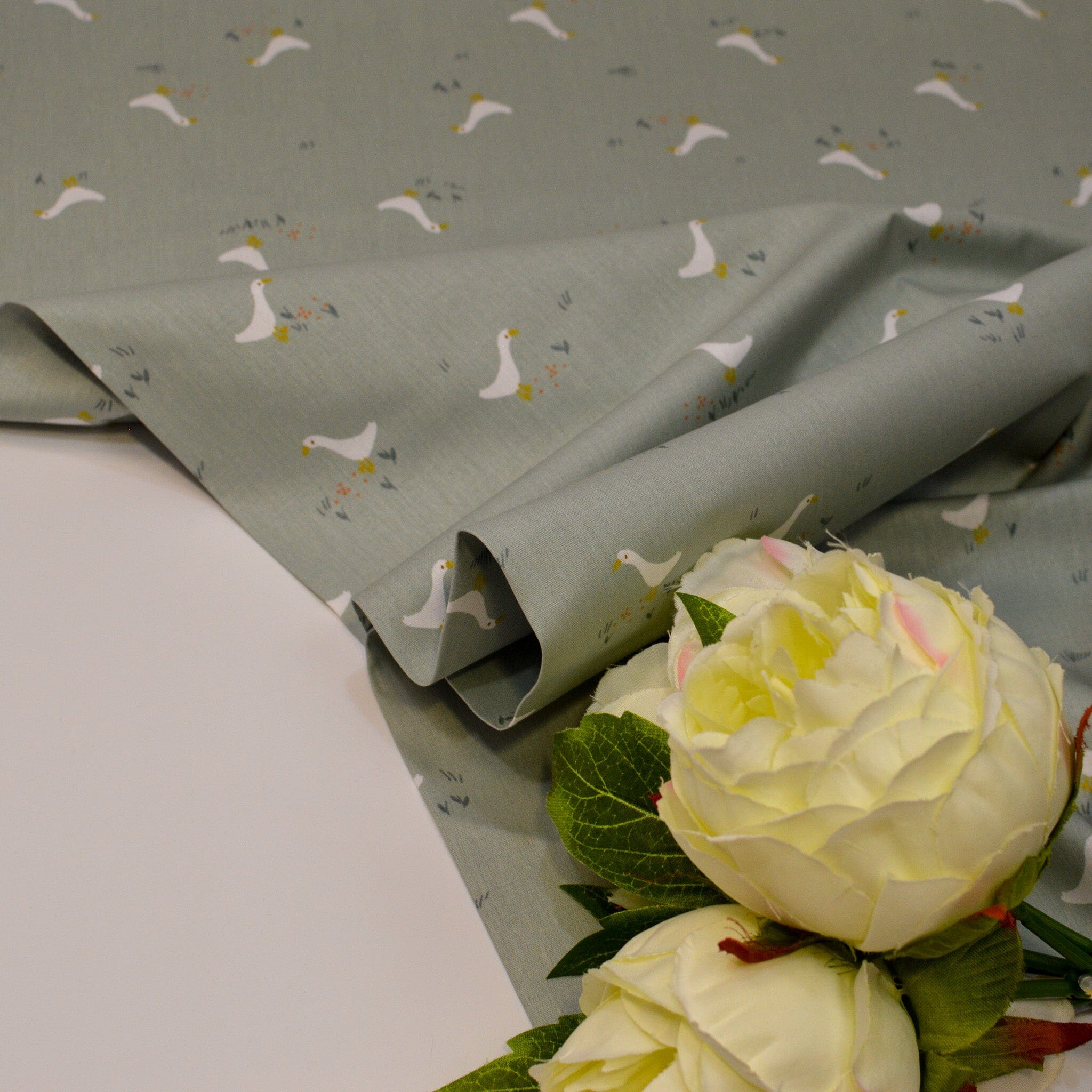 Baumwoll Popeline - Gänse - graugrün Fabric poshpinks