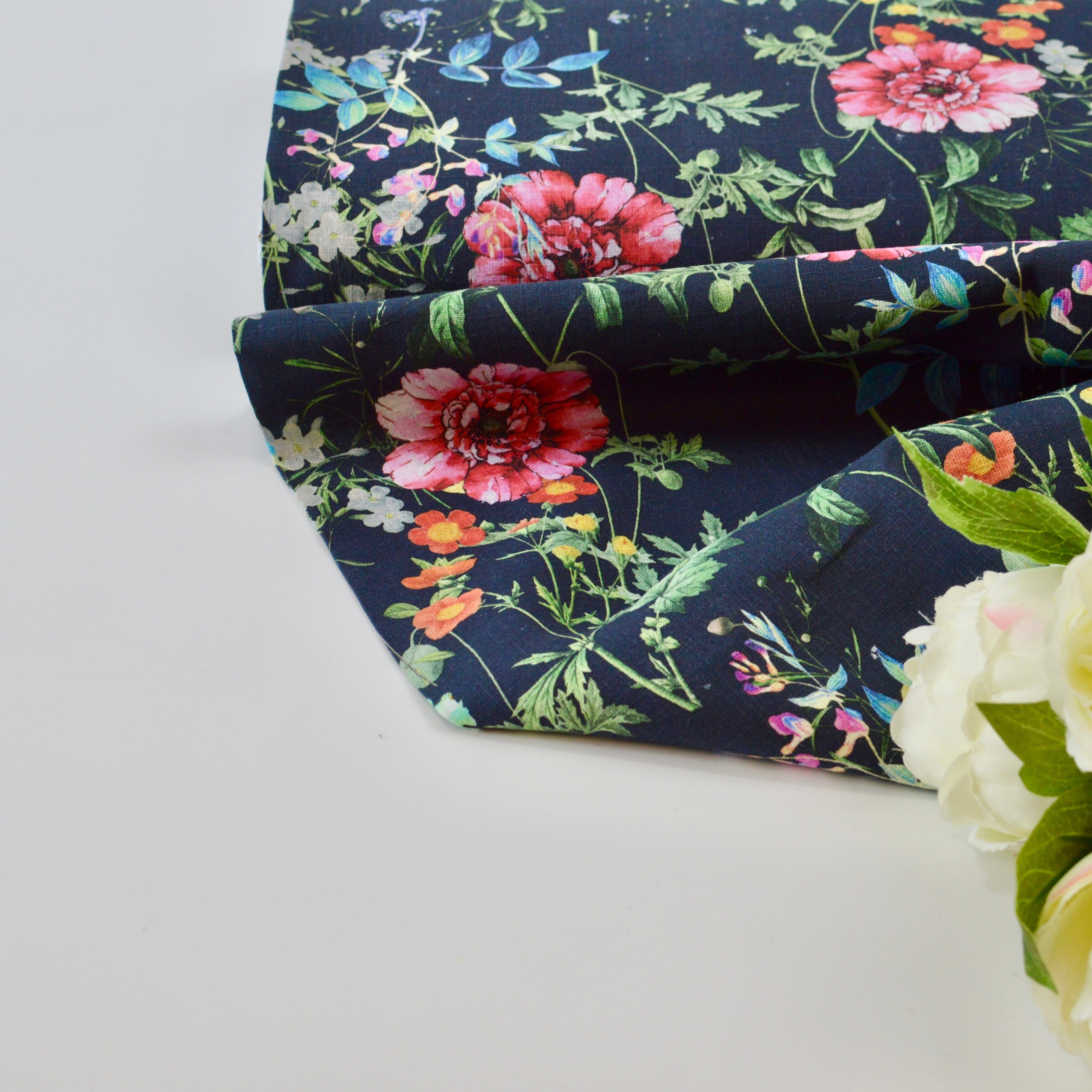 Chinesisches Leinen - Druck Blumen & Ranken Nachtblau Fabric poshpinks