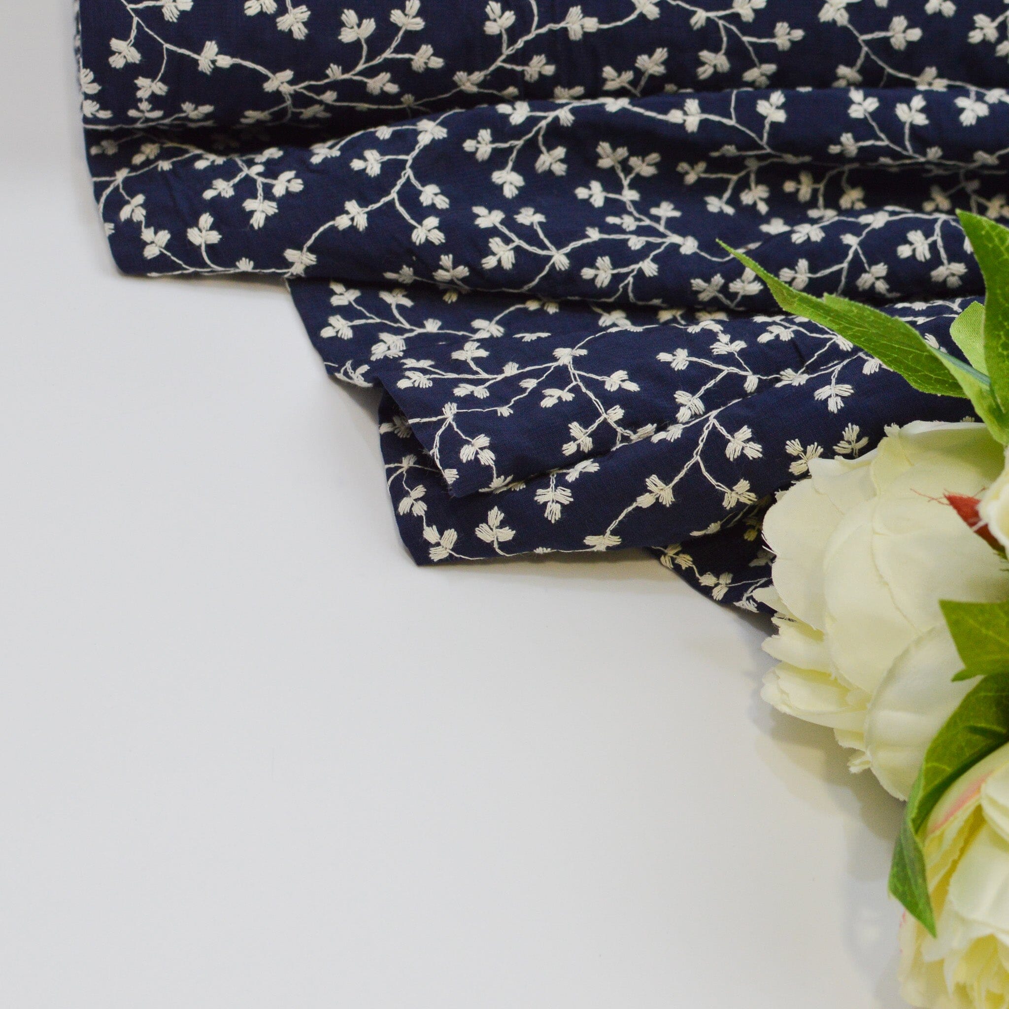 Stickereistoff - dunkelblau Fabric poshpinks
