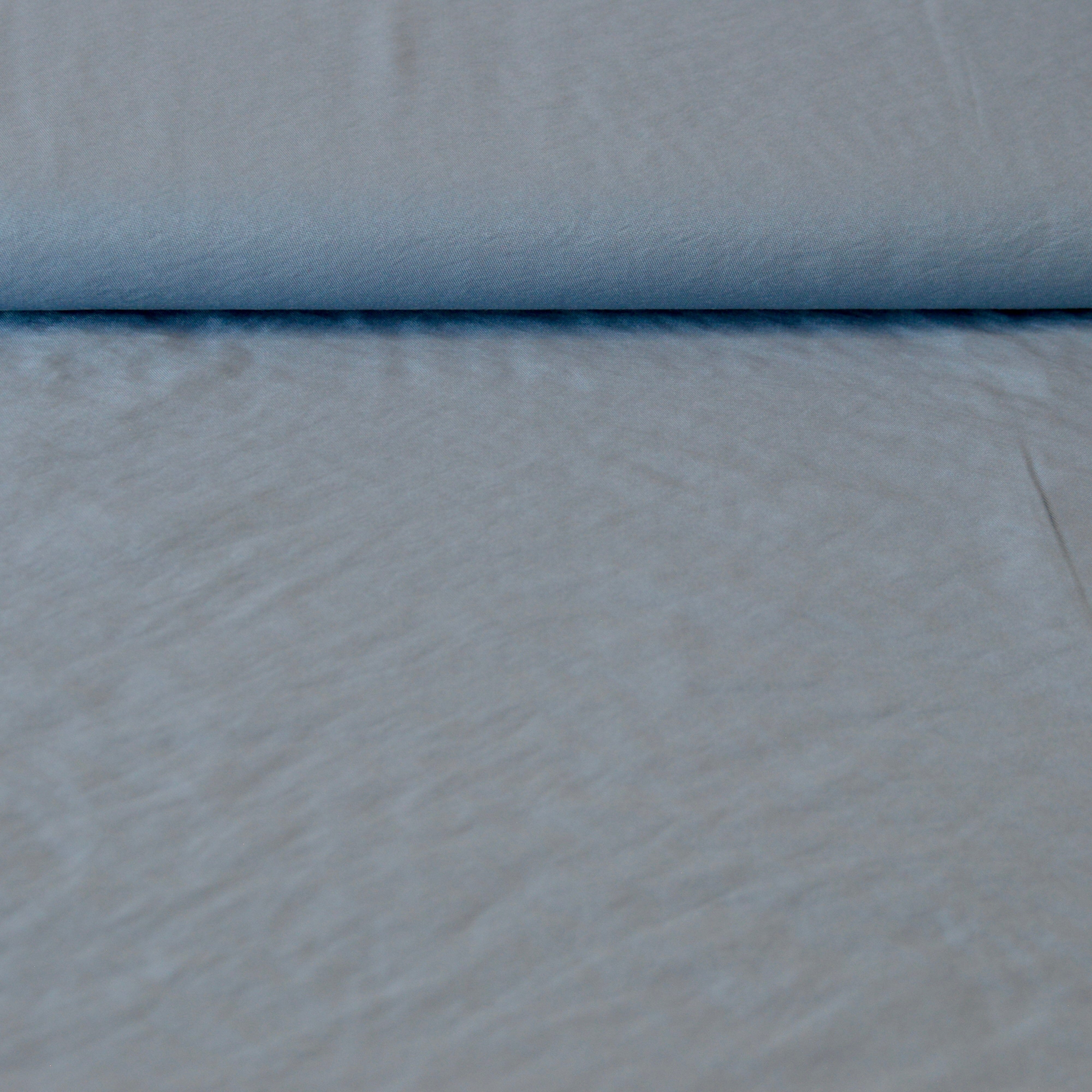 Viskose - shiny glow - hellblau schimmernd Fabric poshpinks
