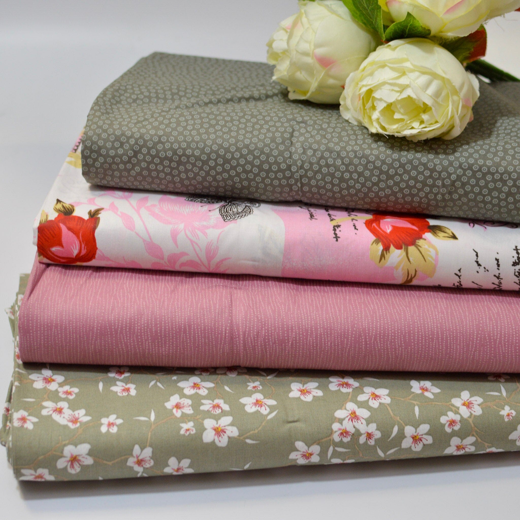 Baumwolle - Popeline - Amandix - Blumen auf olivgrau Fabric poshpinks