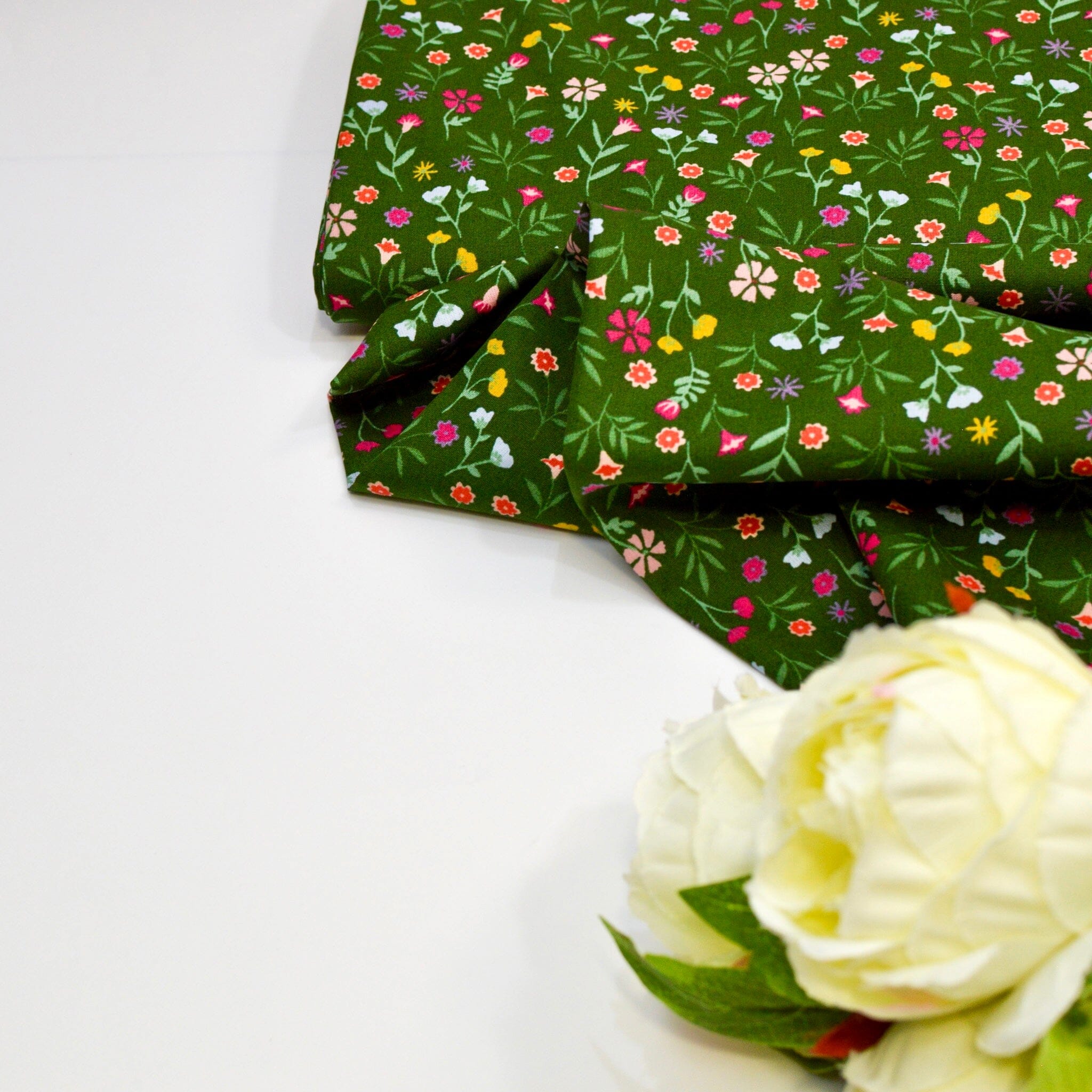 Baumwoll Popeline - Wild Flowers - Dark Green Fabric poshpinks