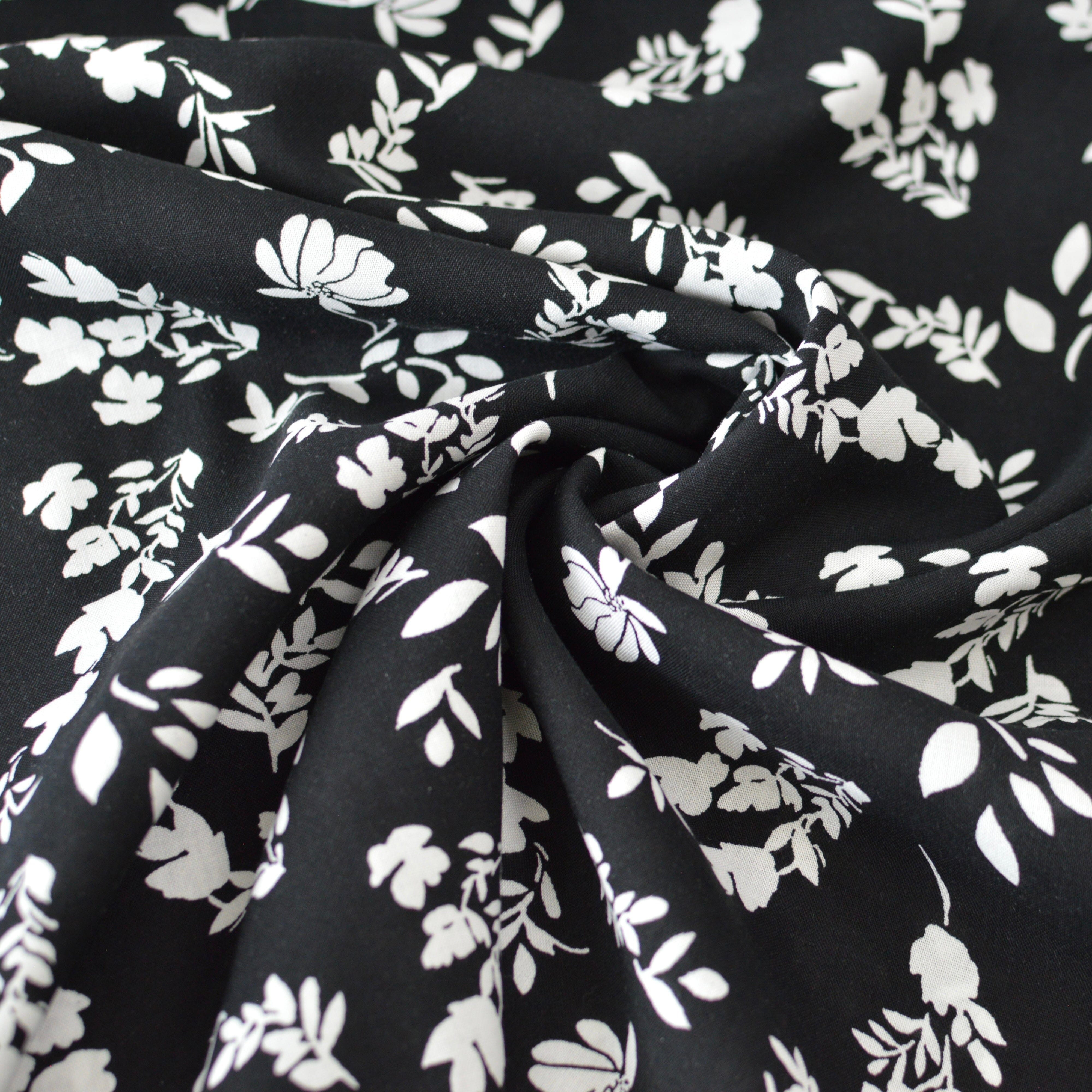 Viskose - Ranken - schwarz weiß Fabric poshpinks