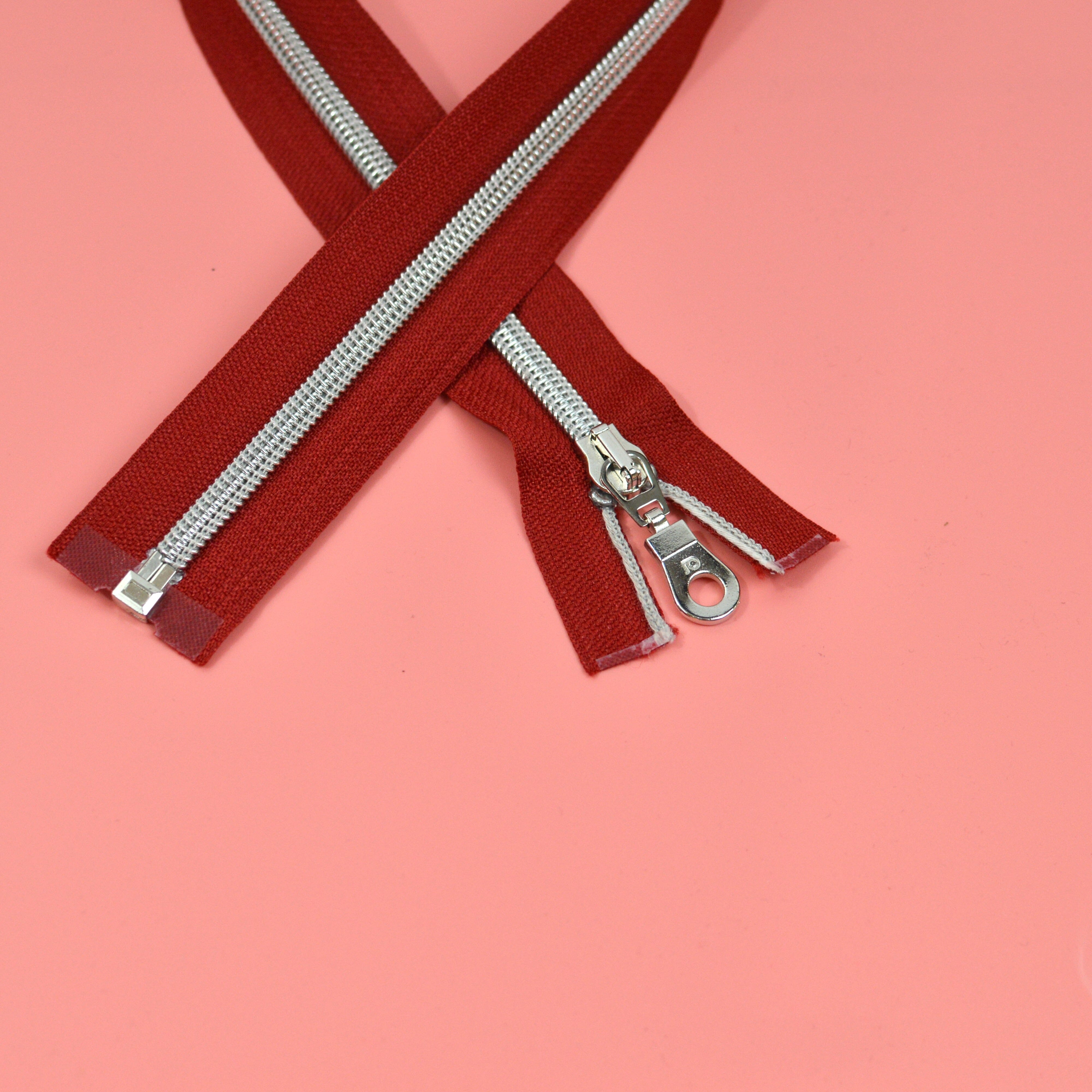 Jackenreißverschluss Kim 59 cm rot silber Kunststoff metalloptik Paket poshpinks