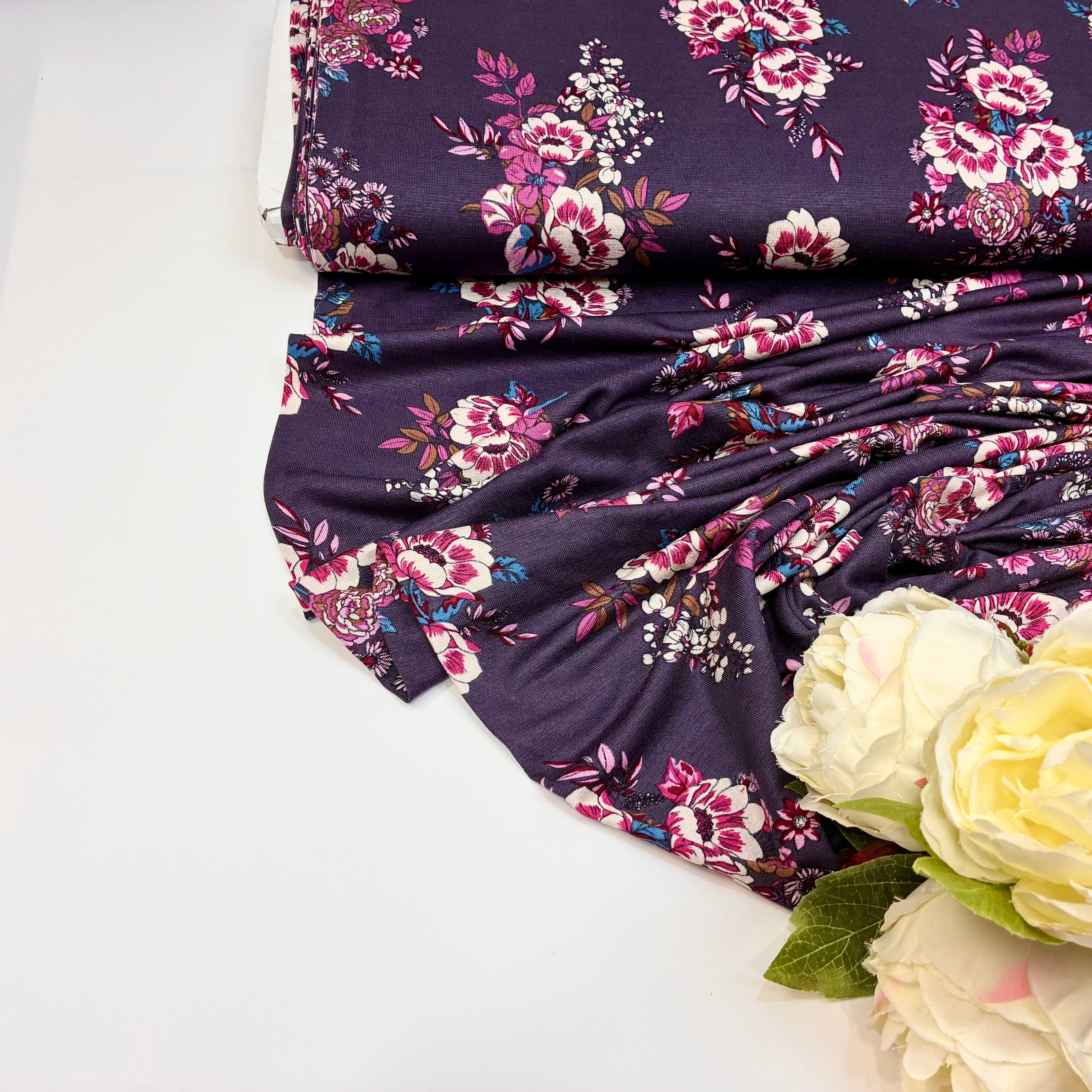 Viskose Jersey - Blumenbouquet violett Fabric poshpinks