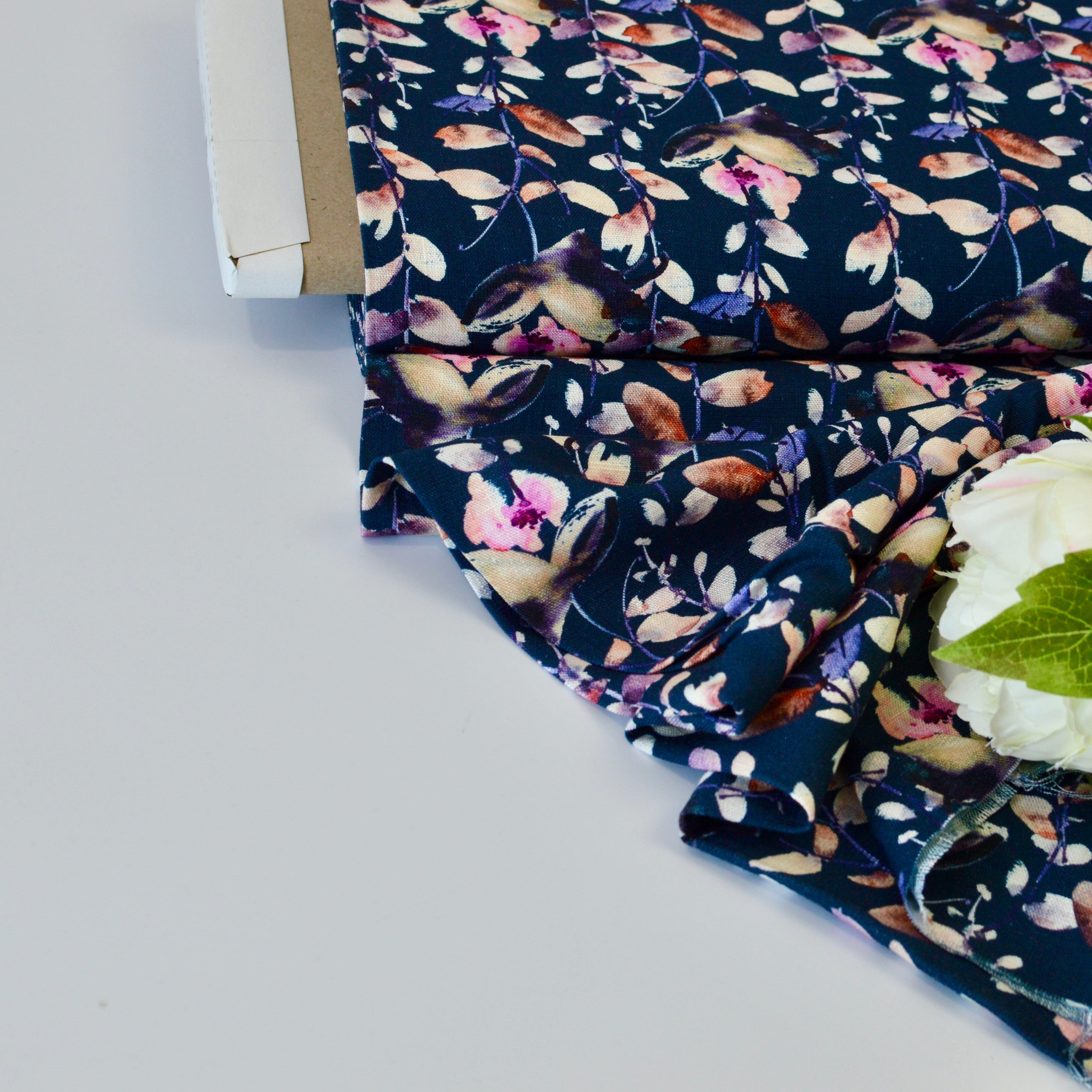 (Kopie) Viskose Leinen - Druck kleine Blätter dunkelblau beige lila Fabric poshpinks