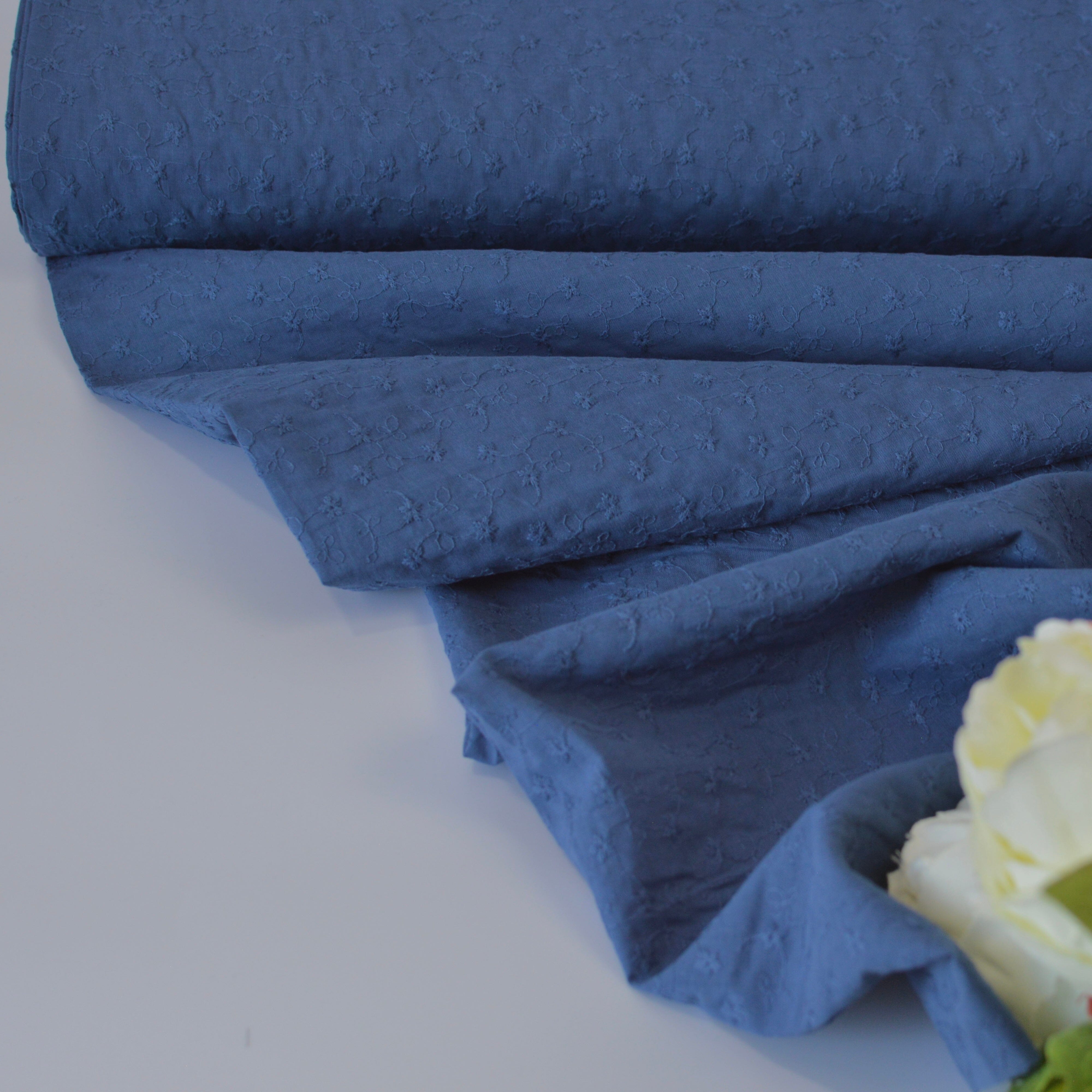 Baumwolle Stickerei kleine Blumen mit Bogenkante - Jeansblau Fabric poshpinks