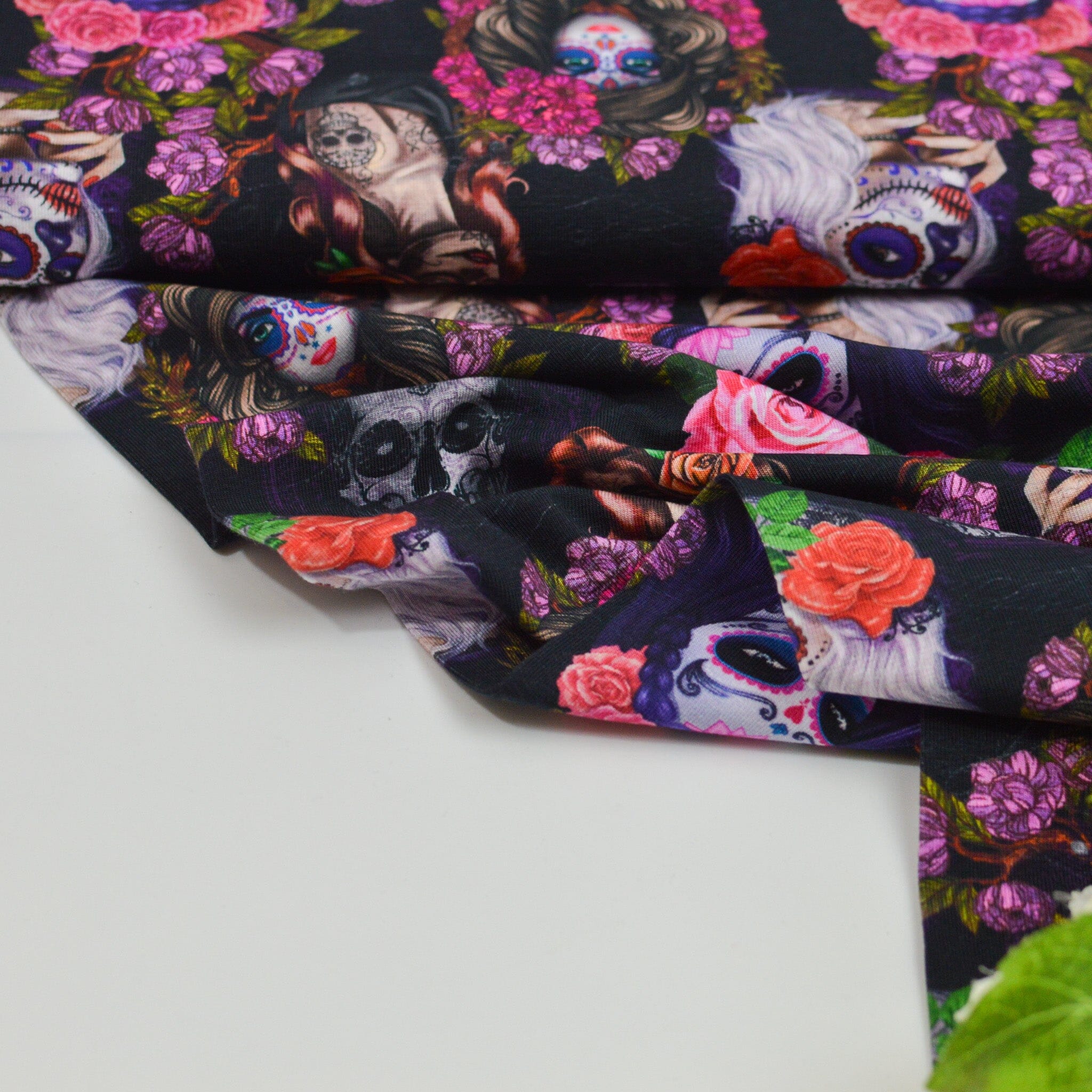 Baumwolljersey - Flower Skulls - Schwarz Rosa Fabric poshpinks