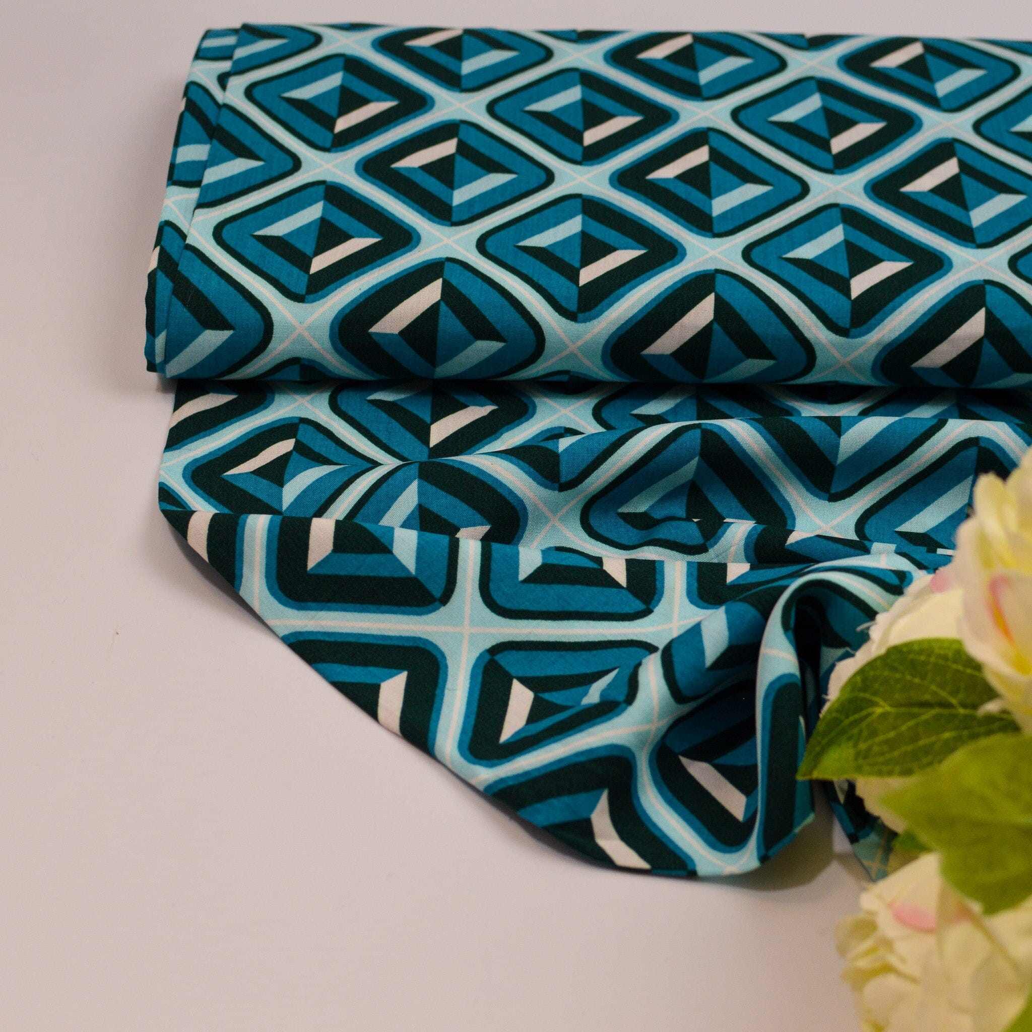 Viskose Webware- Graphic Cubes - türkis Fabric poshpinks