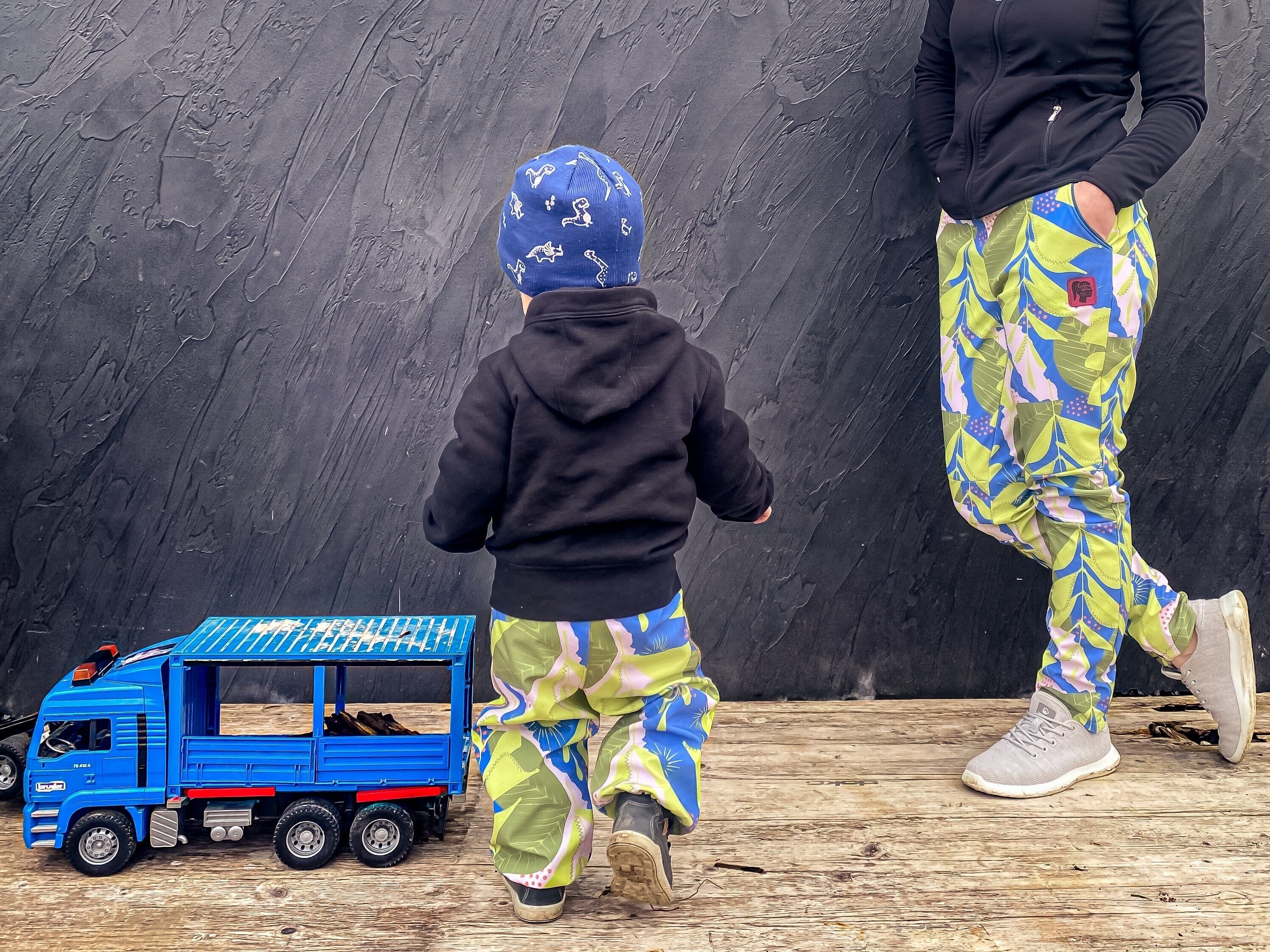 Softshell Brushed - Camille - Große Blätter Fabric poshpinks