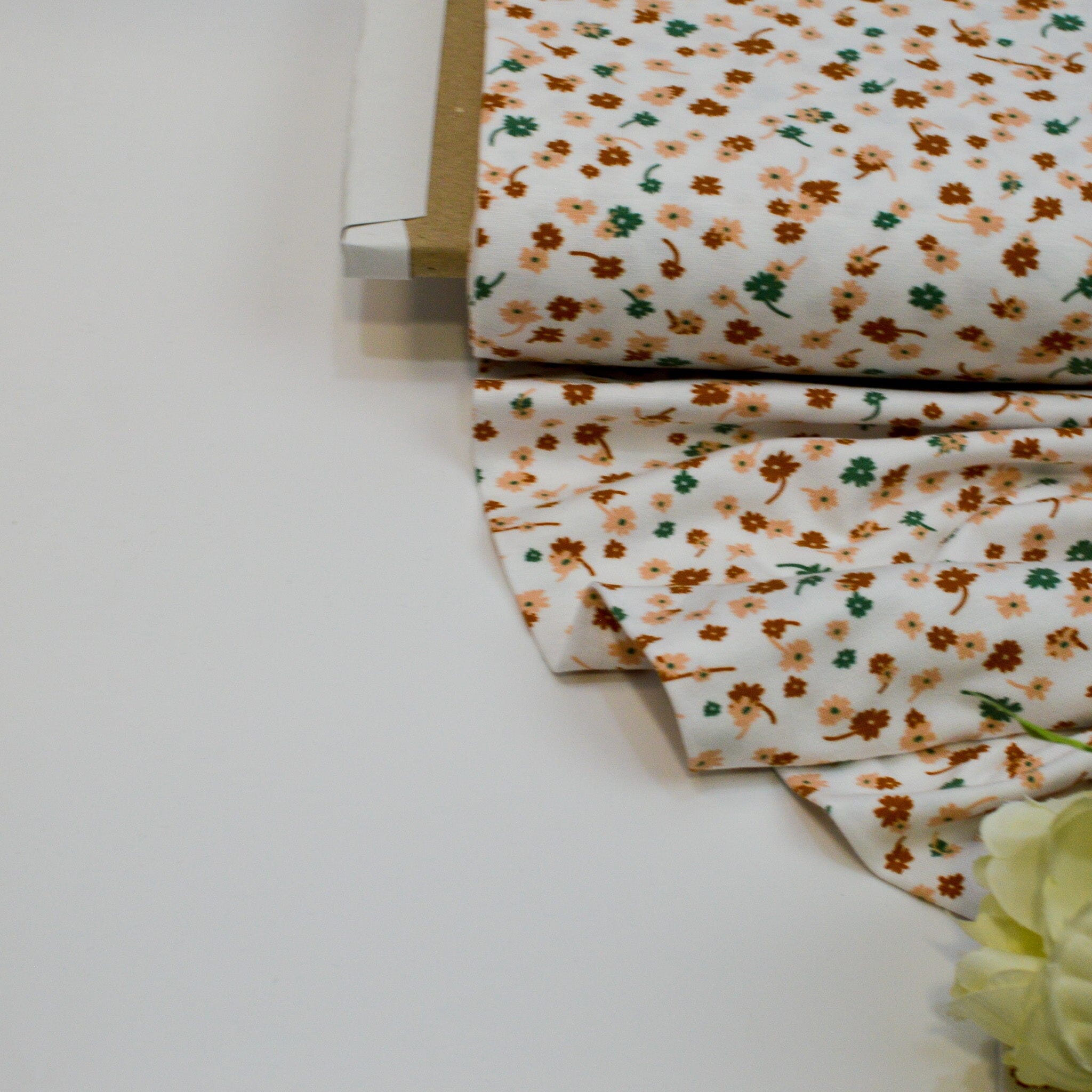 Modal Jersey - kleine Blümchen - offwhite Fabric poshpinks