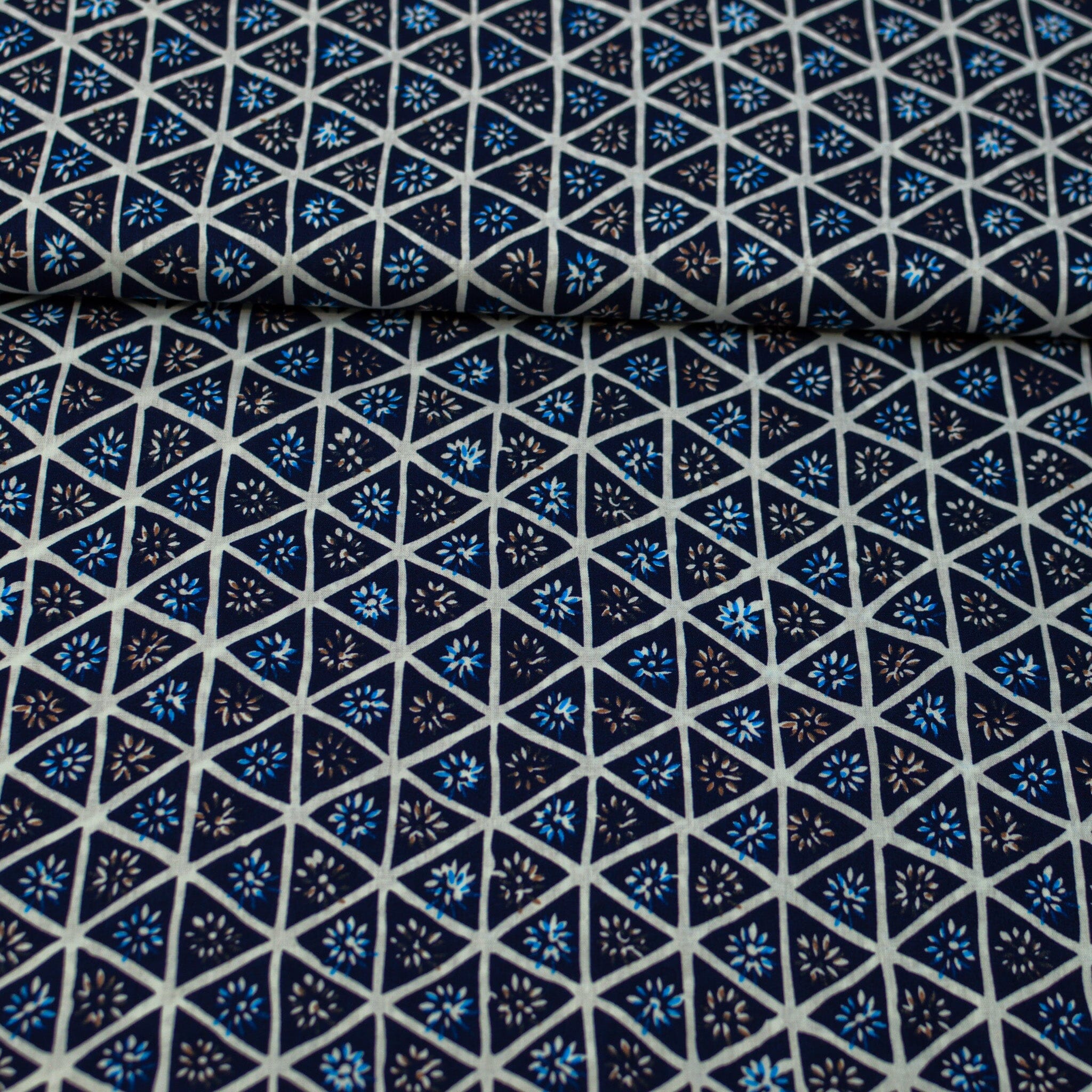 Baumwoll Webware - Dreiecke & Blumen - blau weiß Fabric poshpinks