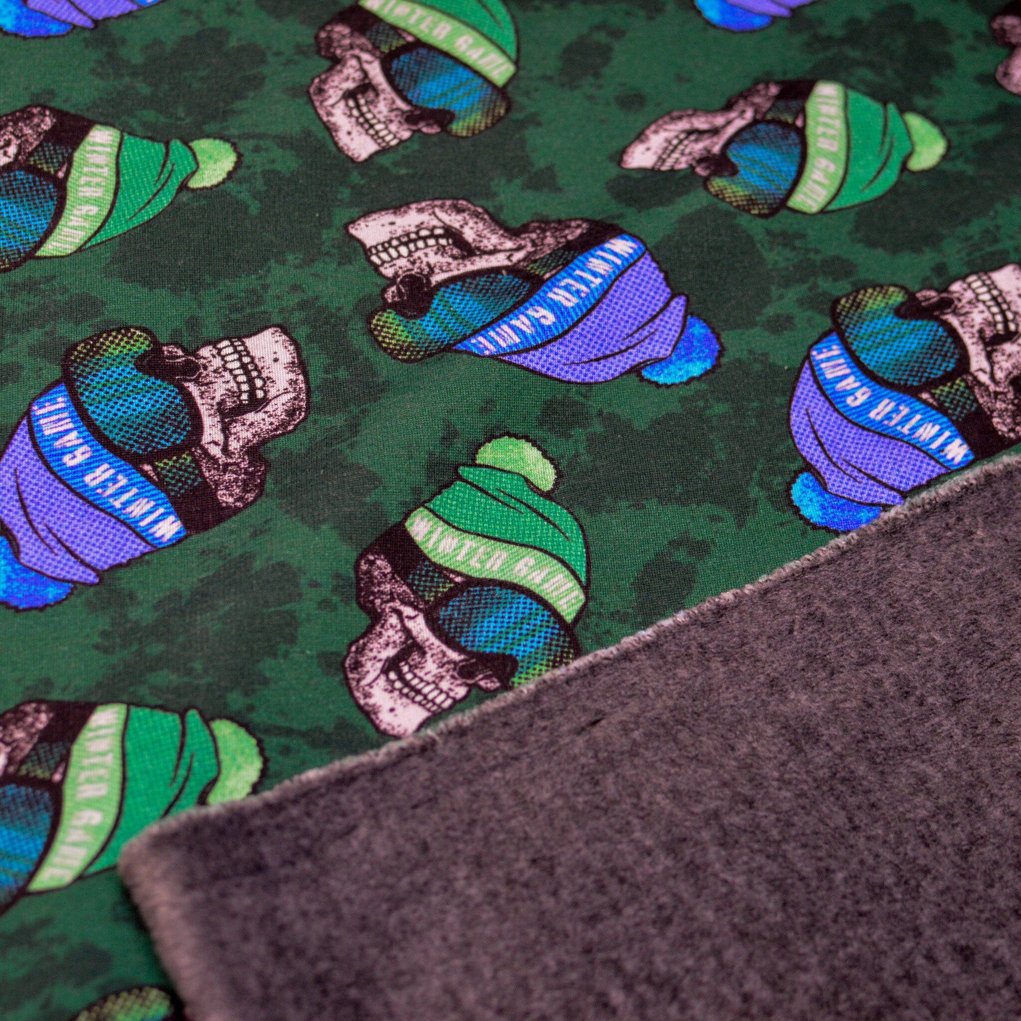 Aplenfleece - Sweat - Snowboard Skulls grün Fabric poshpinks