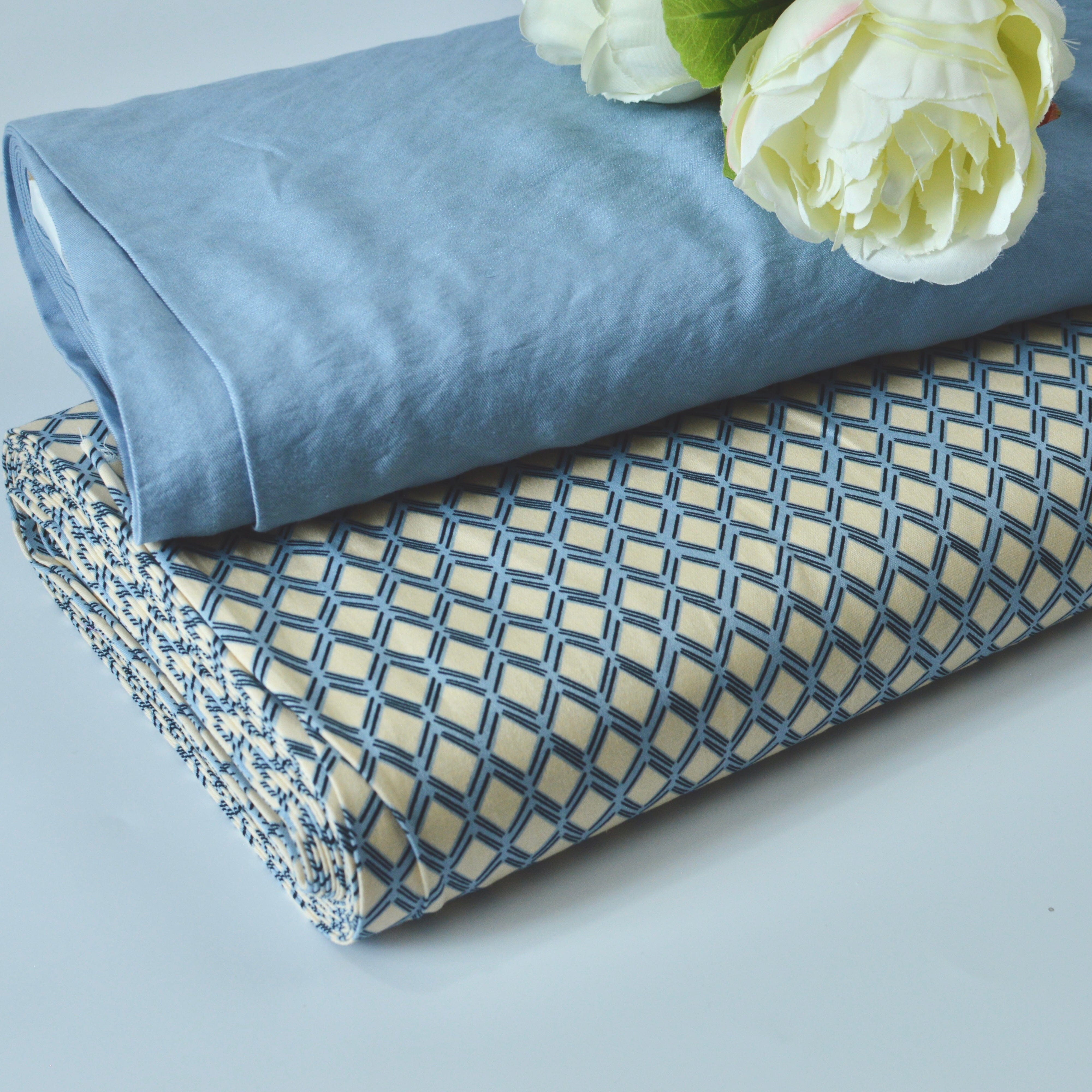 Viskose - shiny glow - hellblau schimmernd Fabric poshpinks