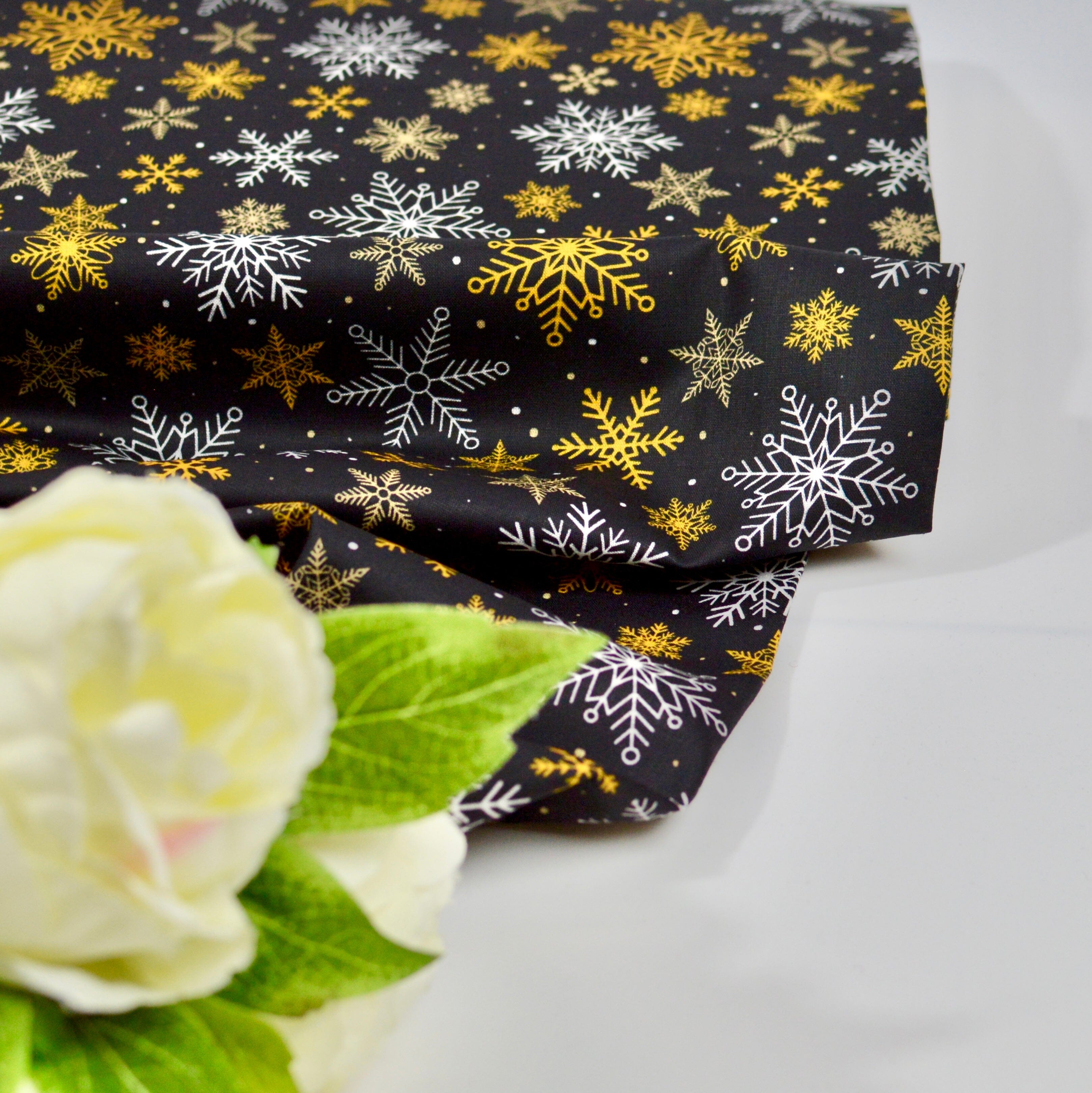 Baumwoll Popeline - Christmas - Black Golden Stars - Weihnachtliche Sterne schwarz goldgelb Fabric poshpinks