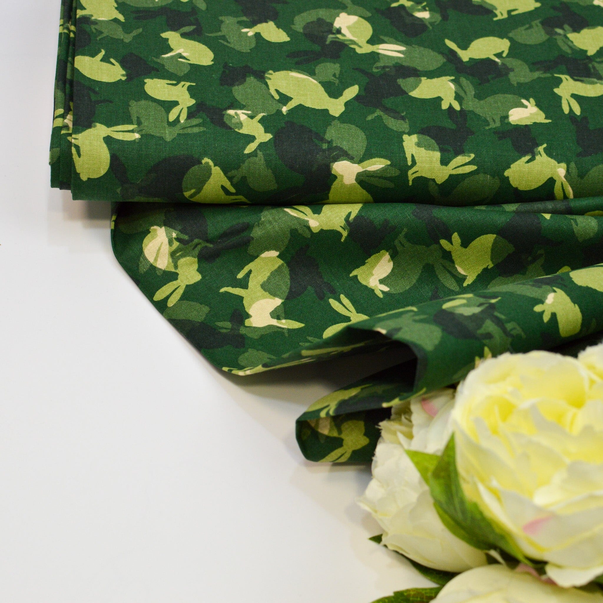 Baumwoll Cretonne - Webware mit Häschen - grün Fabric poshpinks