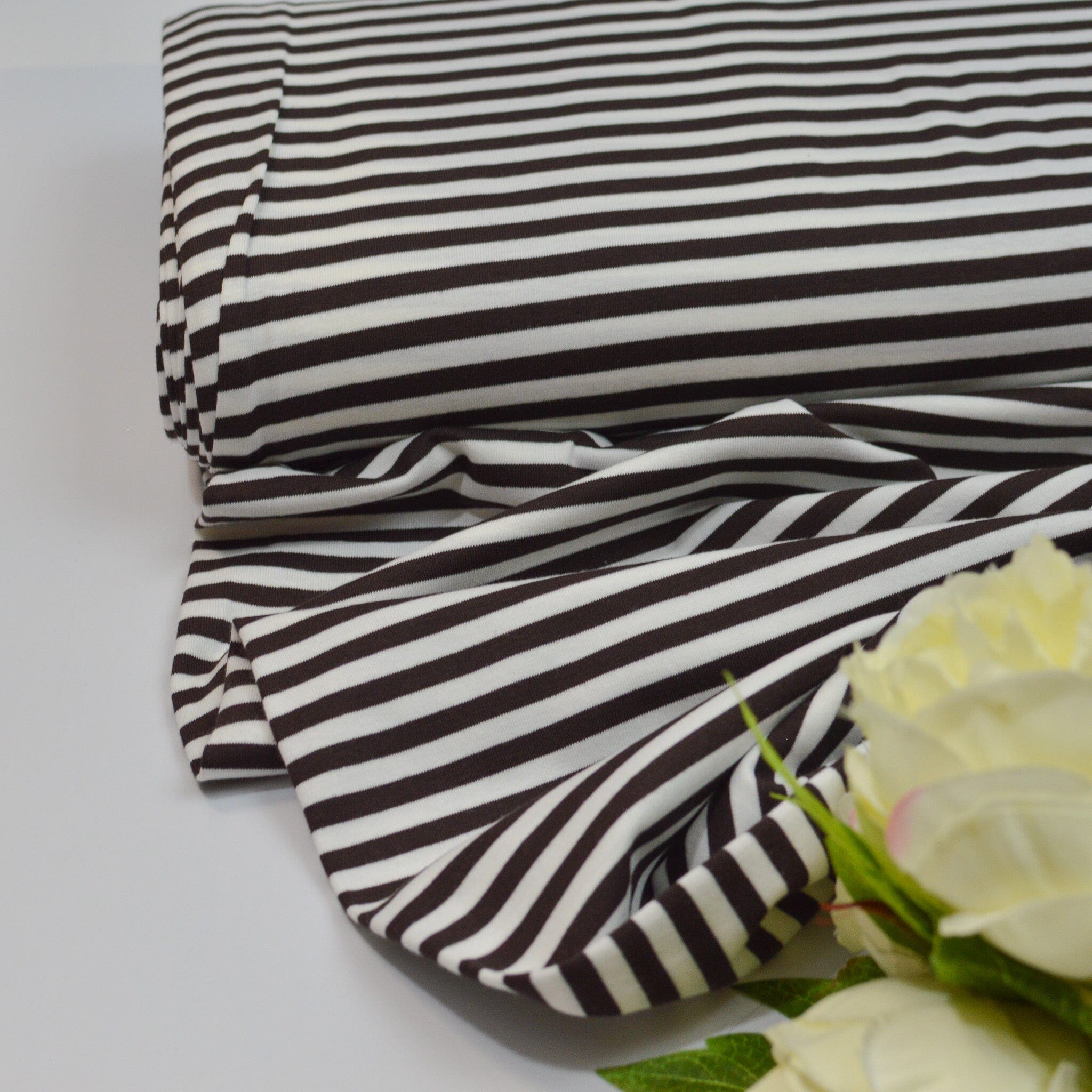 Baumwolljersey - kleine Streifen - braun weiß Fabric poshpinks