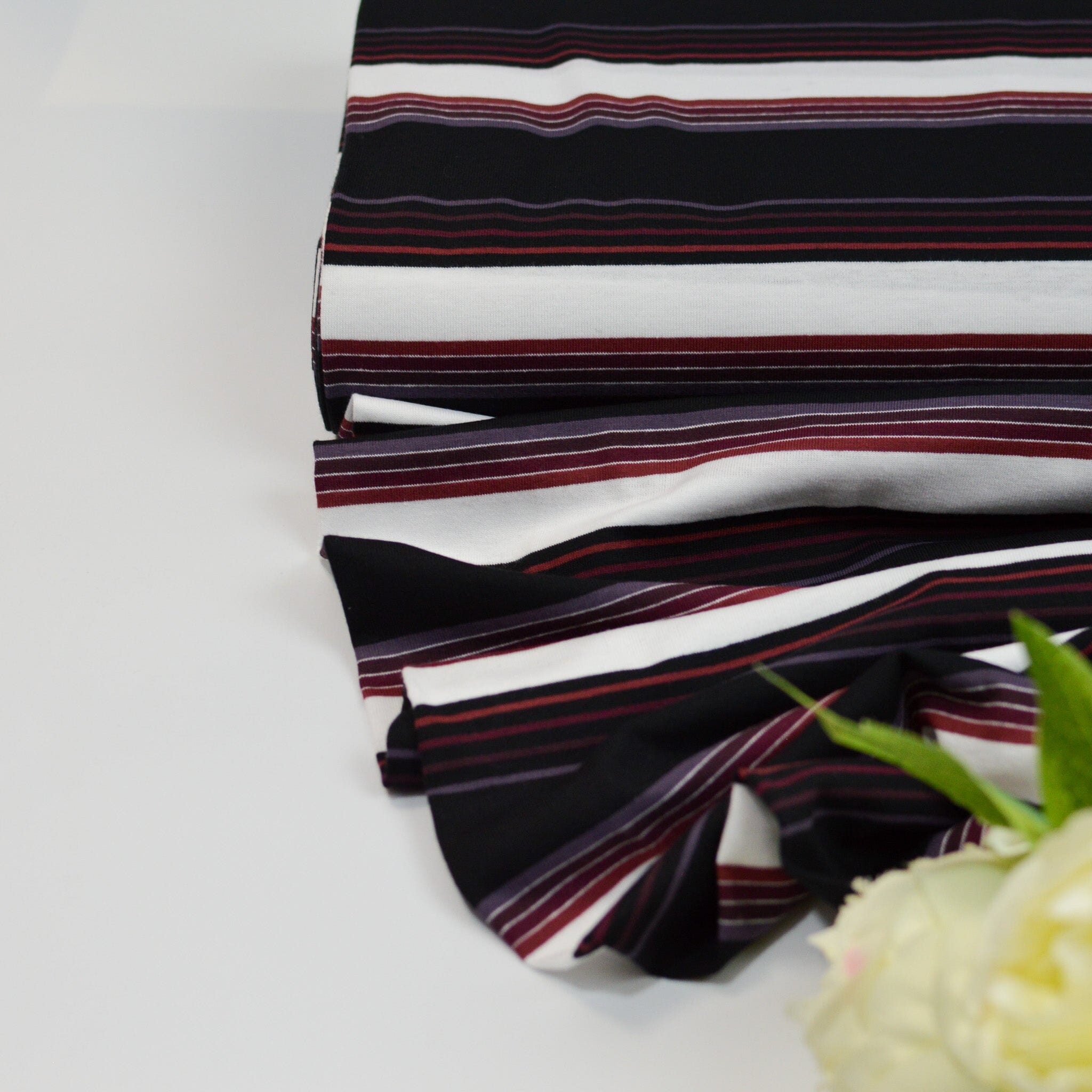 Baumwolljersey - Streifen / Ringel - schwarz weiß lila dunkelrot Bordeaux Fabric poshpinks