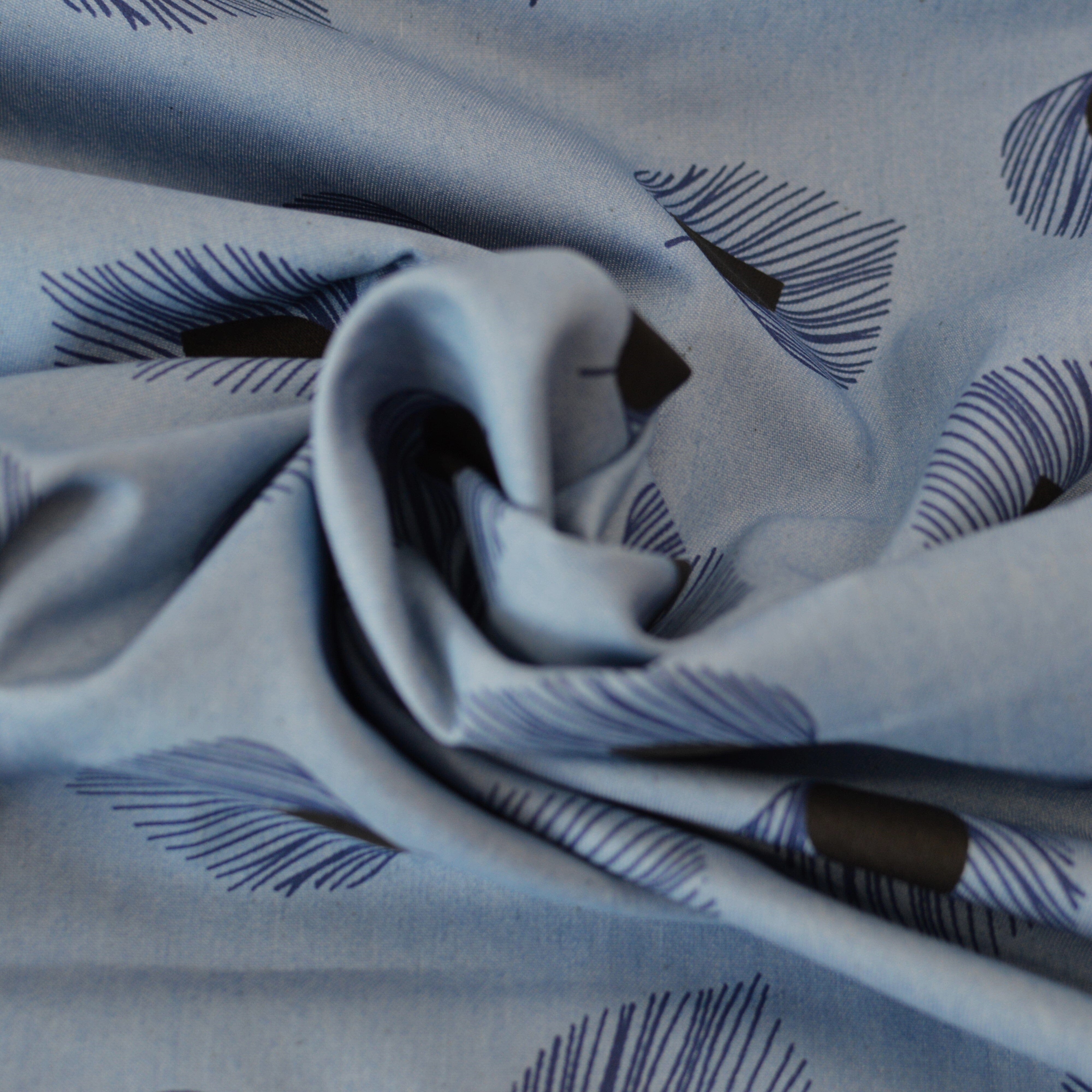 Chambray - Peacocks - bleached jeansblau Pfauenfedern - Baumwollmix Webware Fabric poshpinks