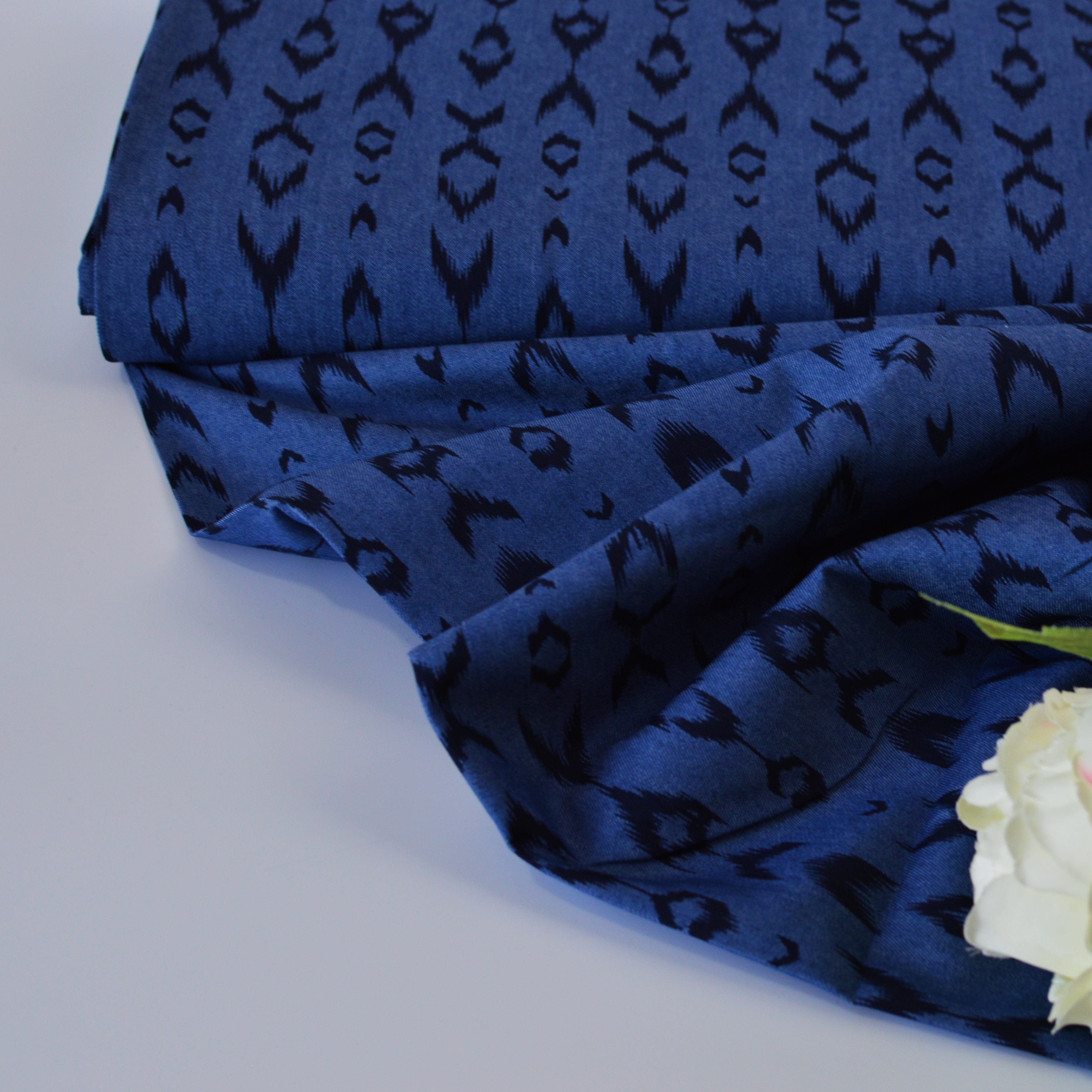 Chambray - Arrows - raw jeansblau mit Pfeilspitzen - Baumwollmix Webware Fabric poshpinks