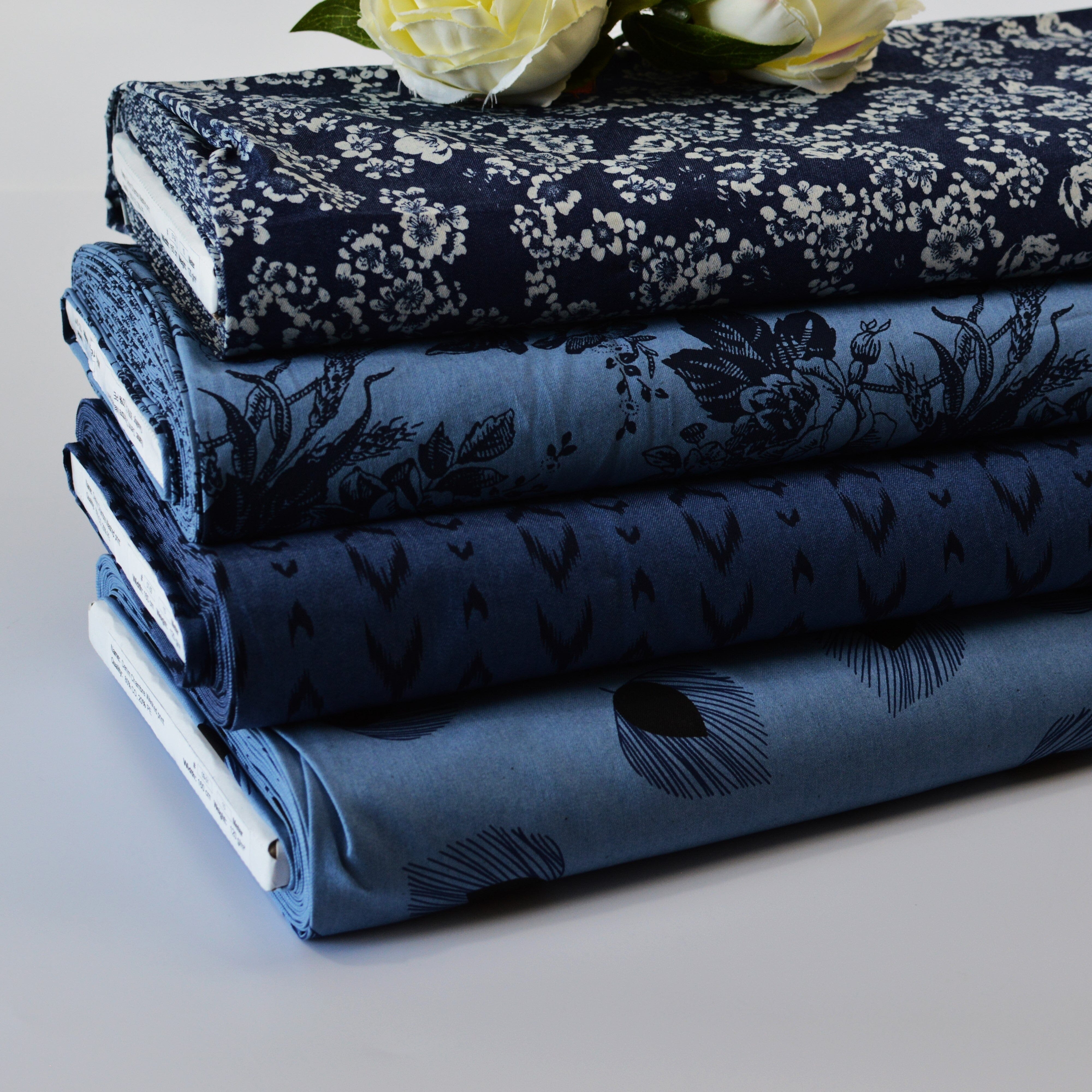 Chambray - Sea of Flowers - Indigo jeansblau mit weißen Blüten - Baumwollmix Webware Fabric poshpinks