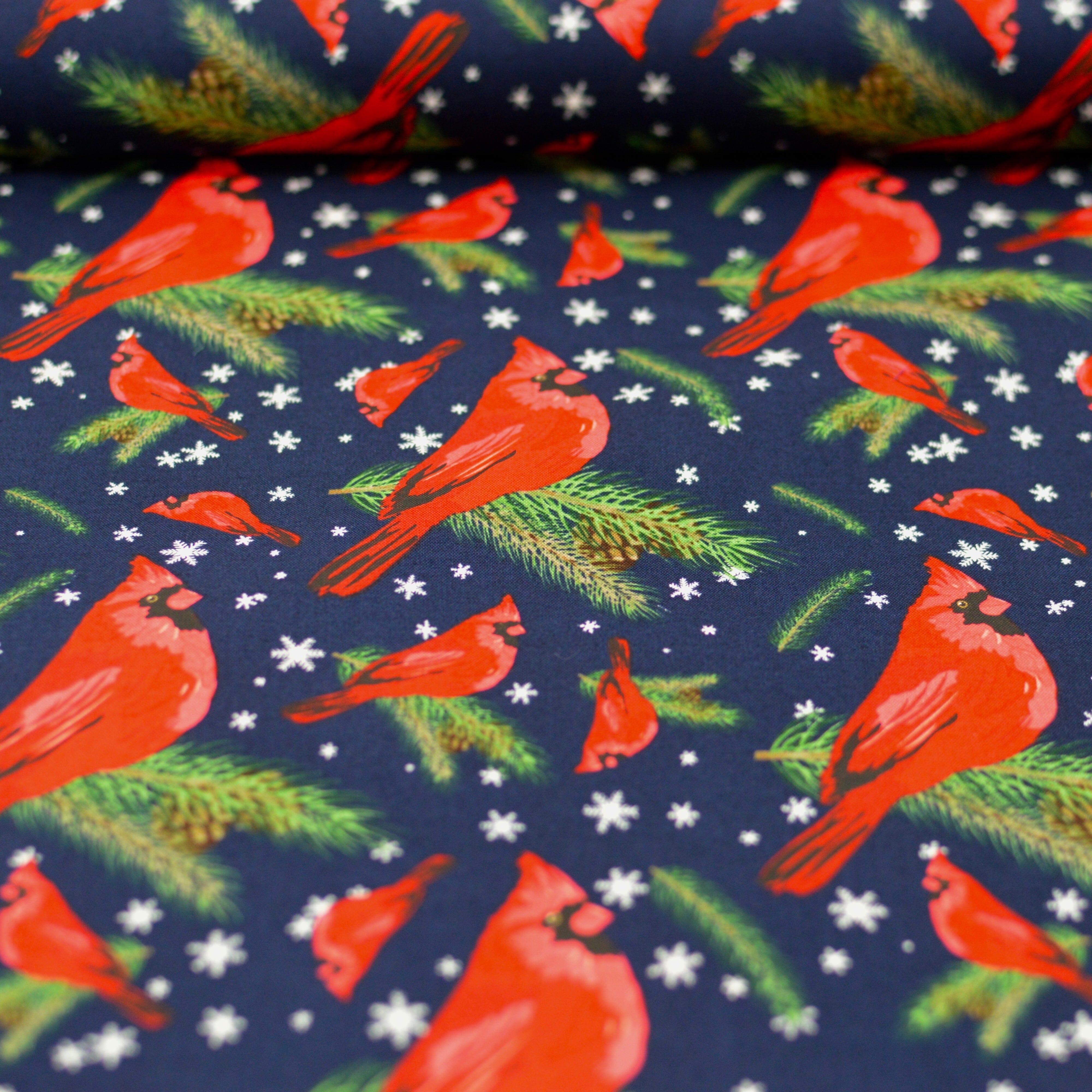 Baumwoll - Webware mit Weihnachstmuster - rote Vögel auf dunkelblau Fabric poshpinks