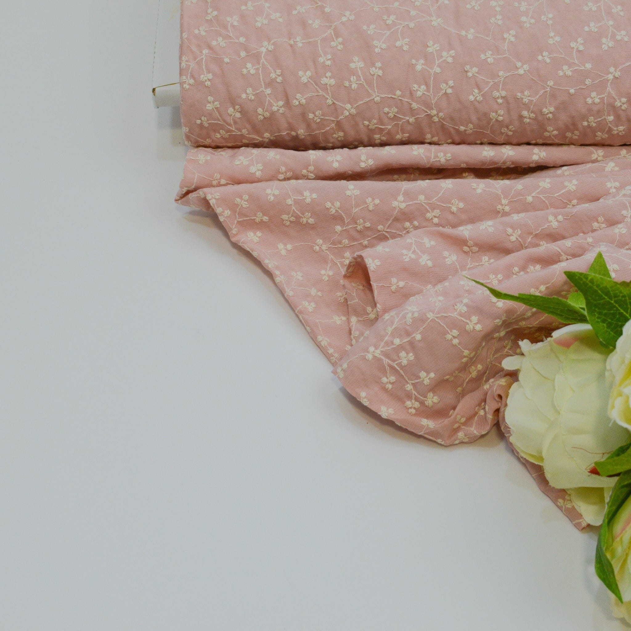 Stickereistoff - rosa Fabric poshpinks