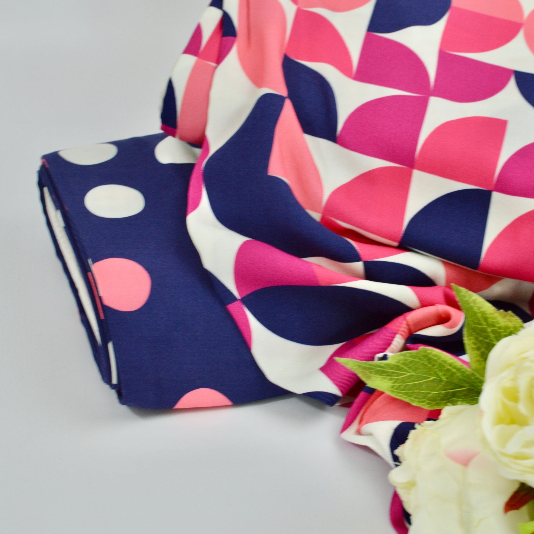 Viskosetwill - Retro Candys - Dots Navy Triffle Fabric poshpinks