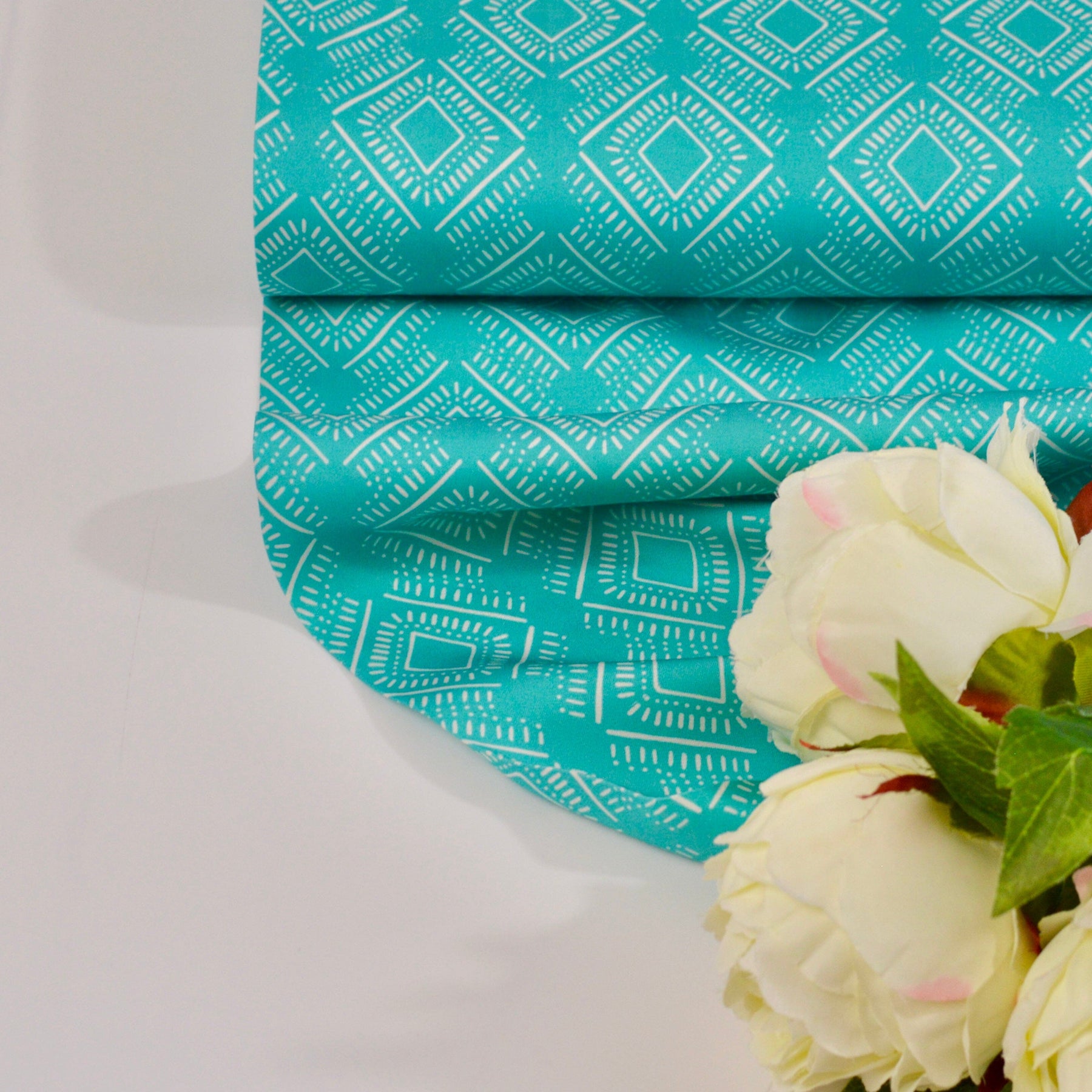 Tencelsatin - Rhonda Ikat Ocean Fabric poshpinks