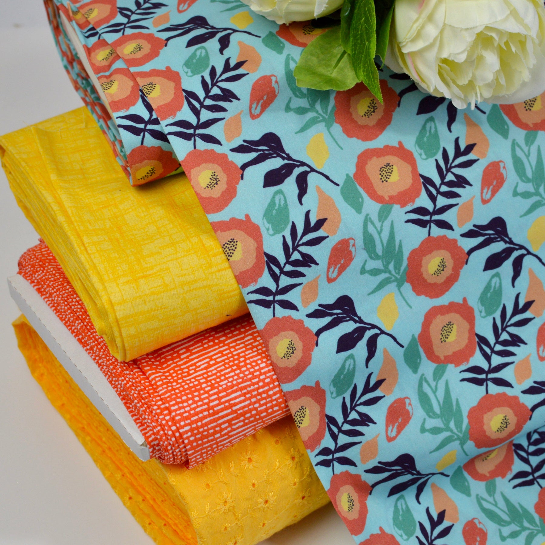 Viskose - mit Lochstickerei Sonnengelb Fabric poshpinks