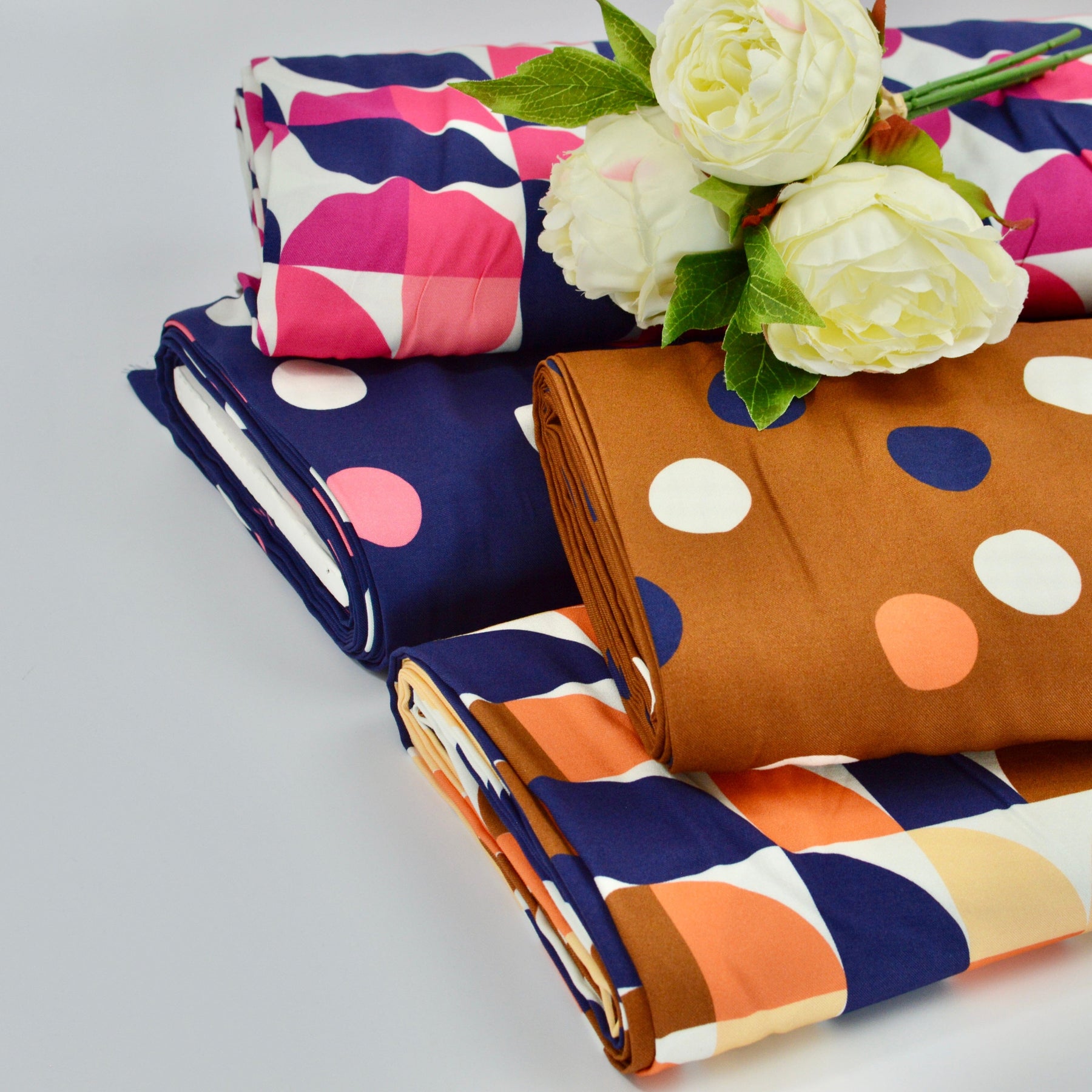Viskosetwill - Retro Candys - Dots Navy Triffle Fabric poshpinks