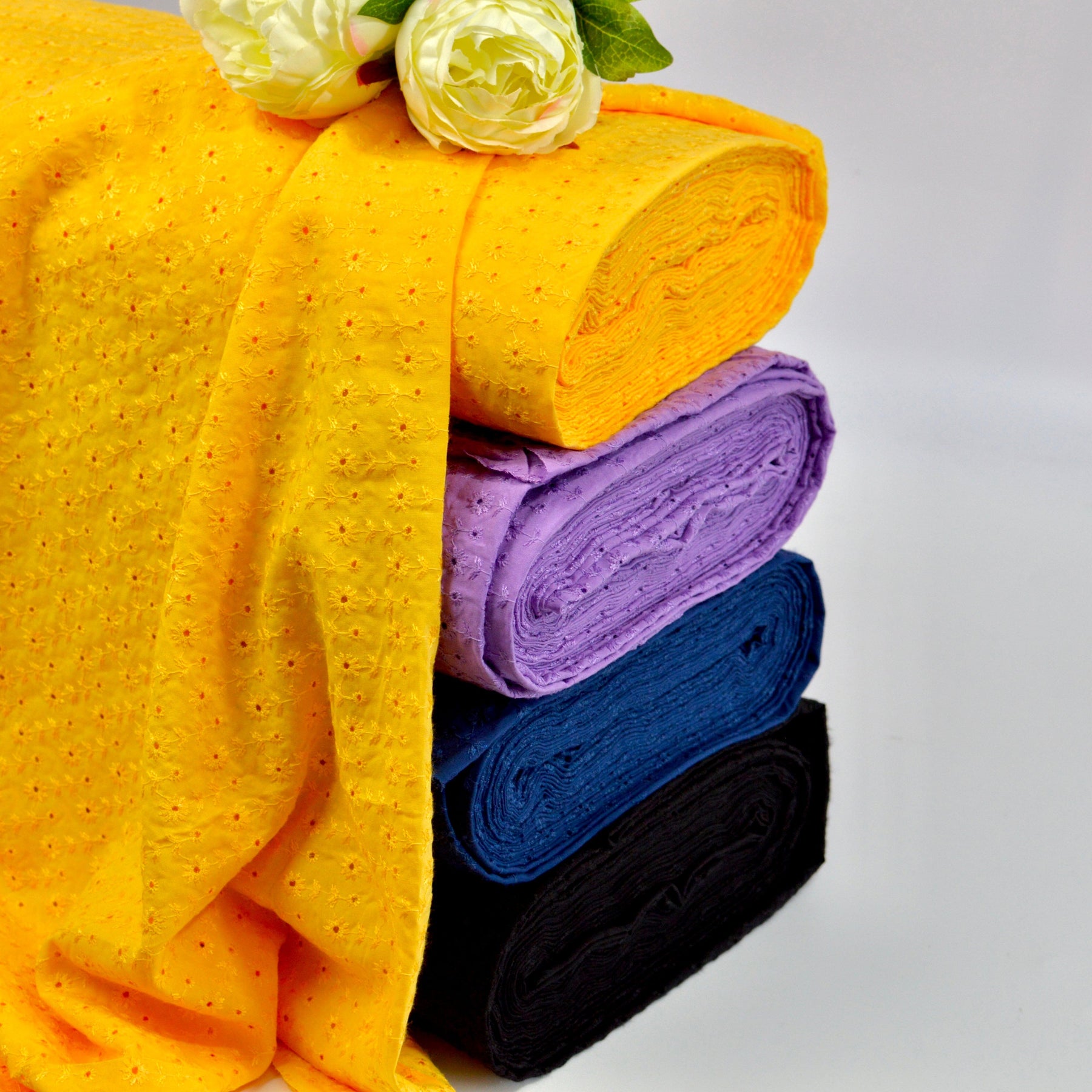 Viskose - mit Lochstickerei Sonnengelb Fabric poshpinks
