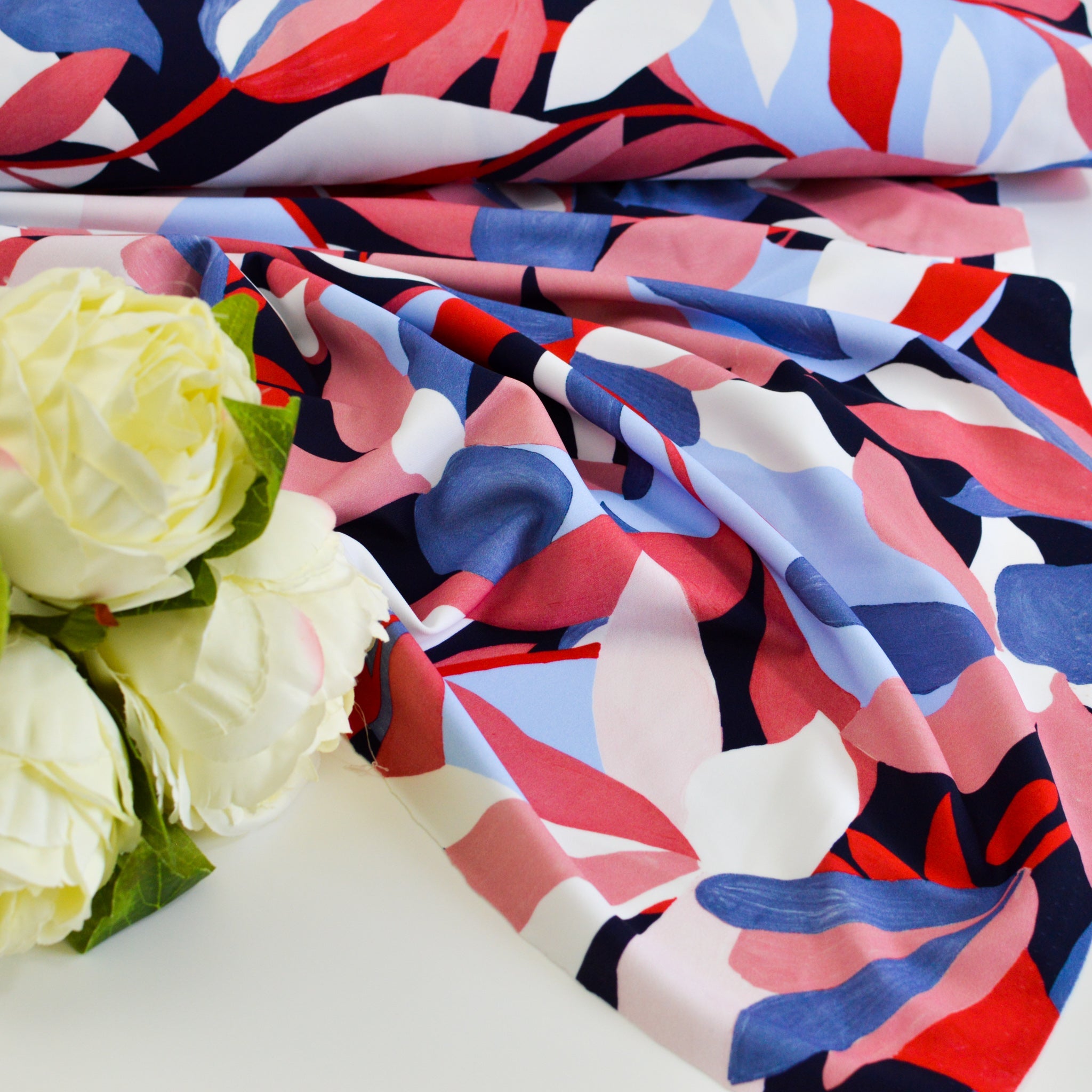 Lycra modern leaves rot blau creme Fabric poshpinks