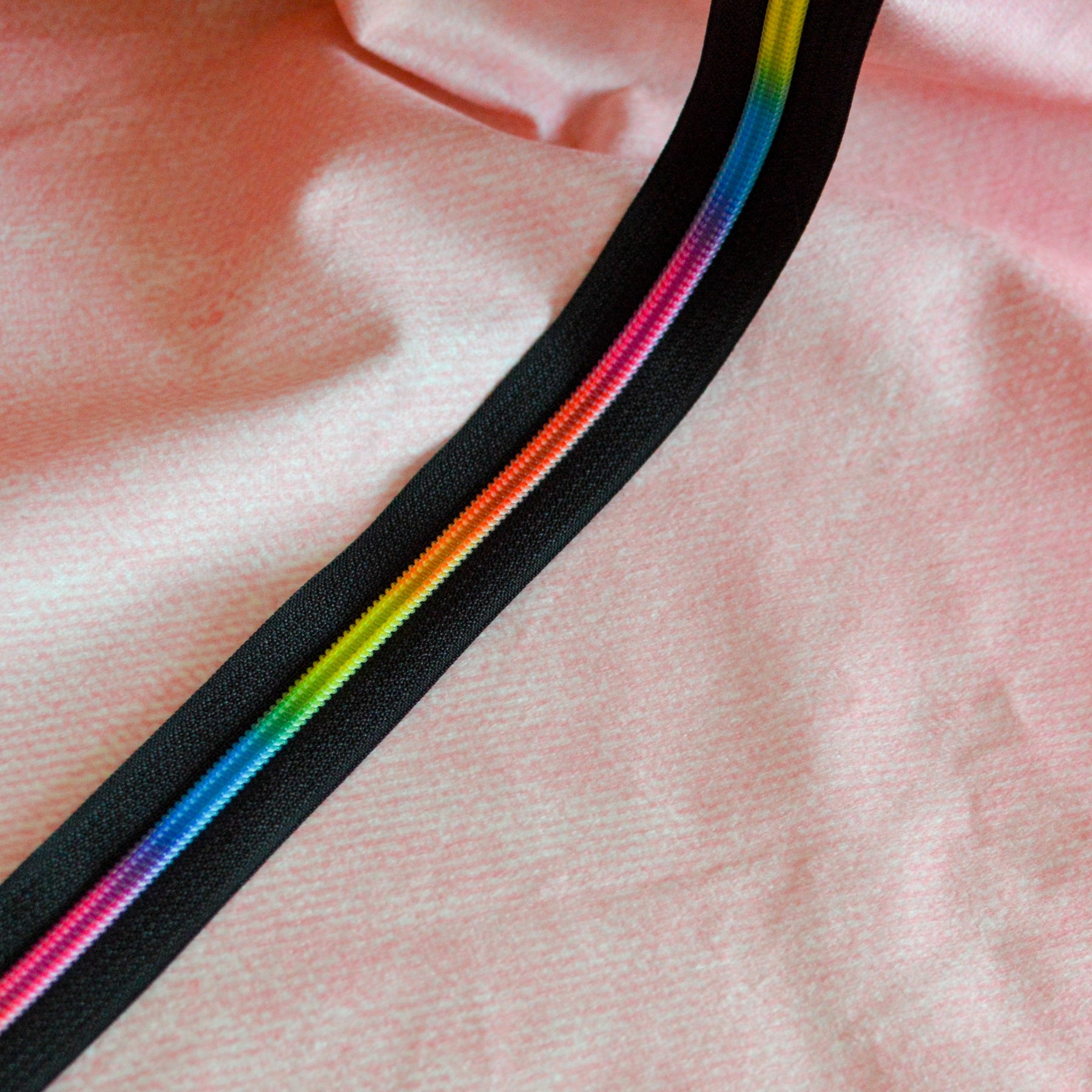 Endlosreißverschluss schwarz Regenbogen - Meterware Paket poshpinks