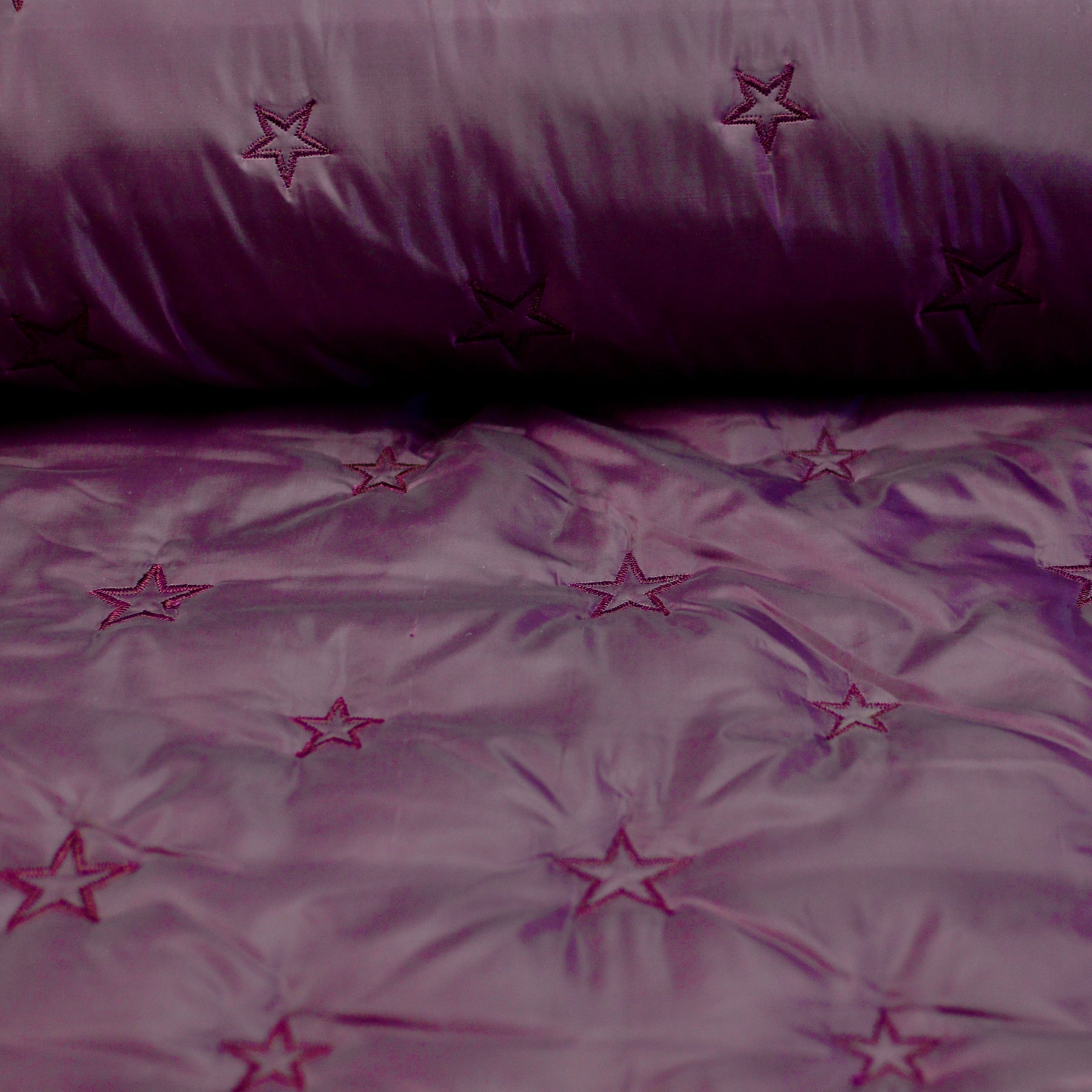 Steppstoff Stickerei Sterne Aubergine weinrot Fabric poshpinks