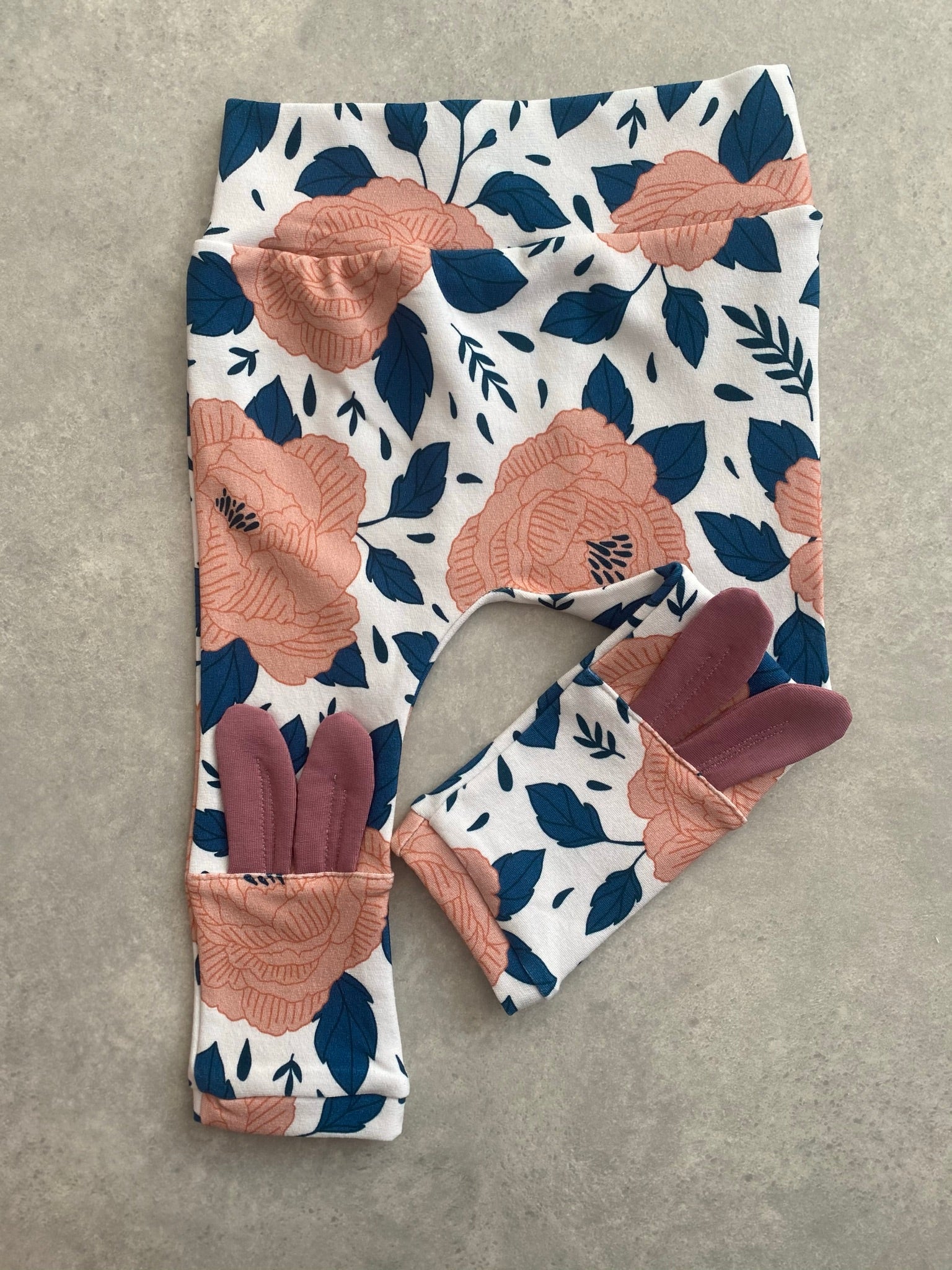 French Terry - Aurora - Blumen Fabric poshpinks