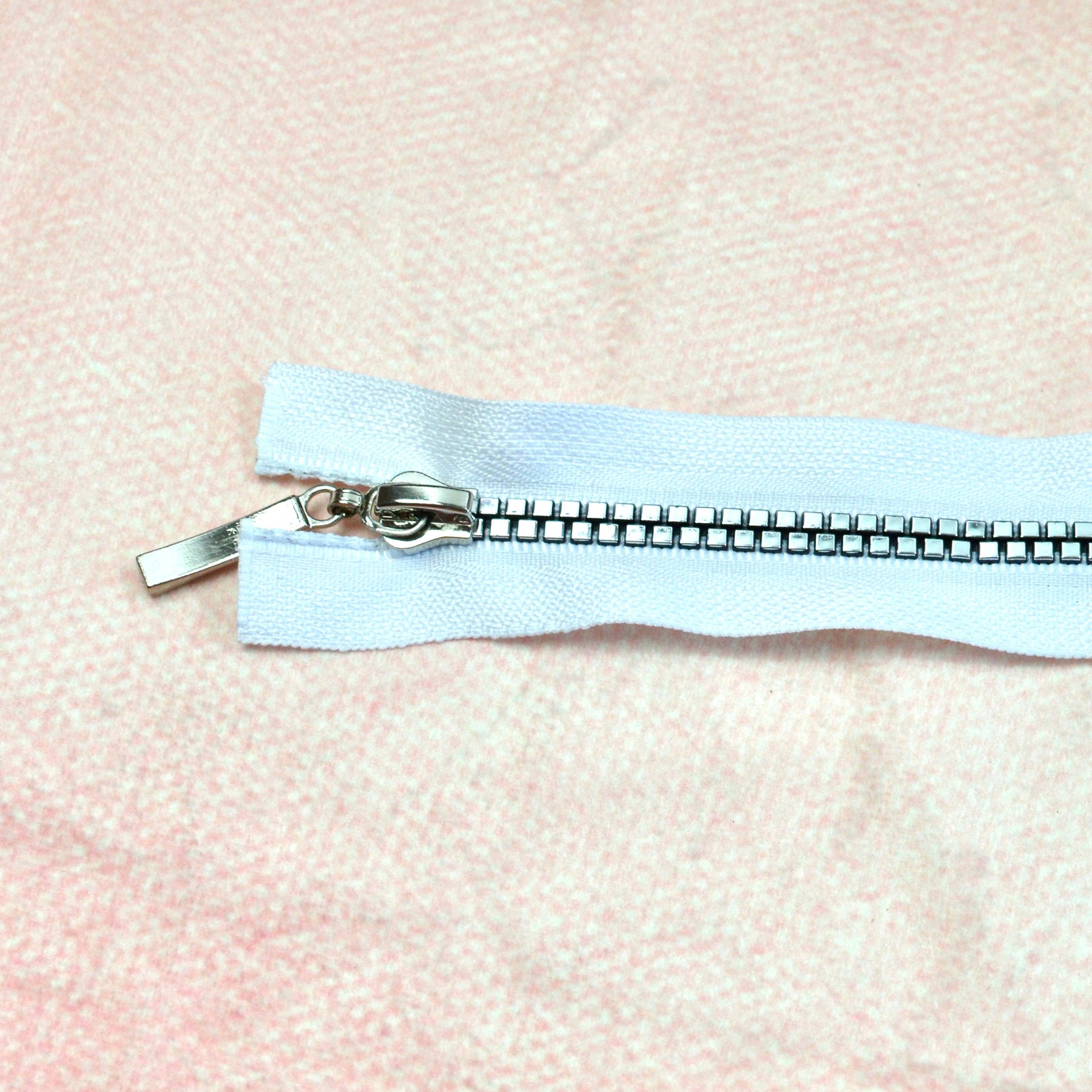 Jacken Reißverschluss 60 cm weiß Silber Vierkantzähne Stück poshpinks
