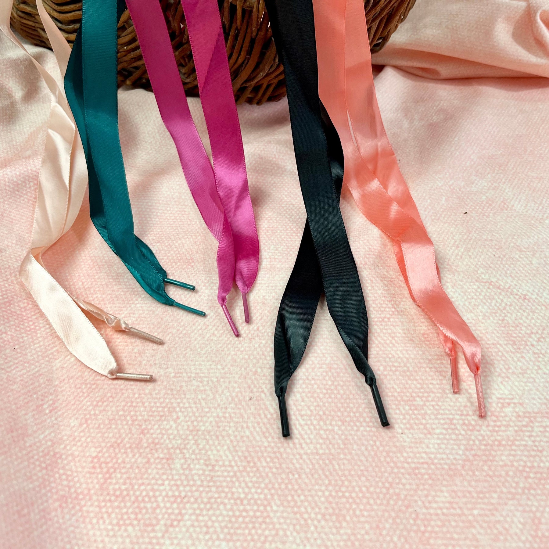 Satinband Schnürsenkel Koralle 110 cm Pearls poshpinks