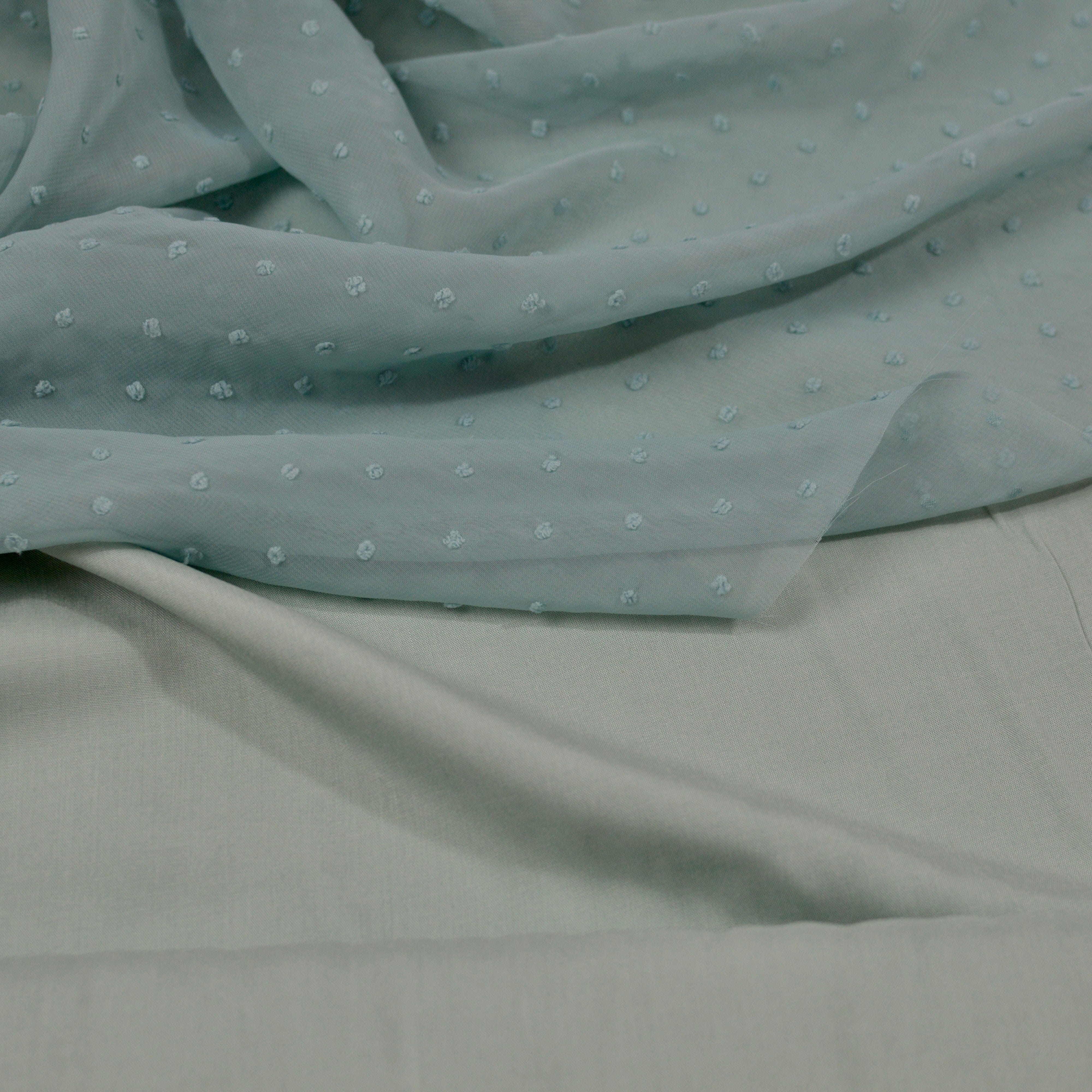 Chiffon mit 3 D Polka Dots - Mint Fabric poshpinks