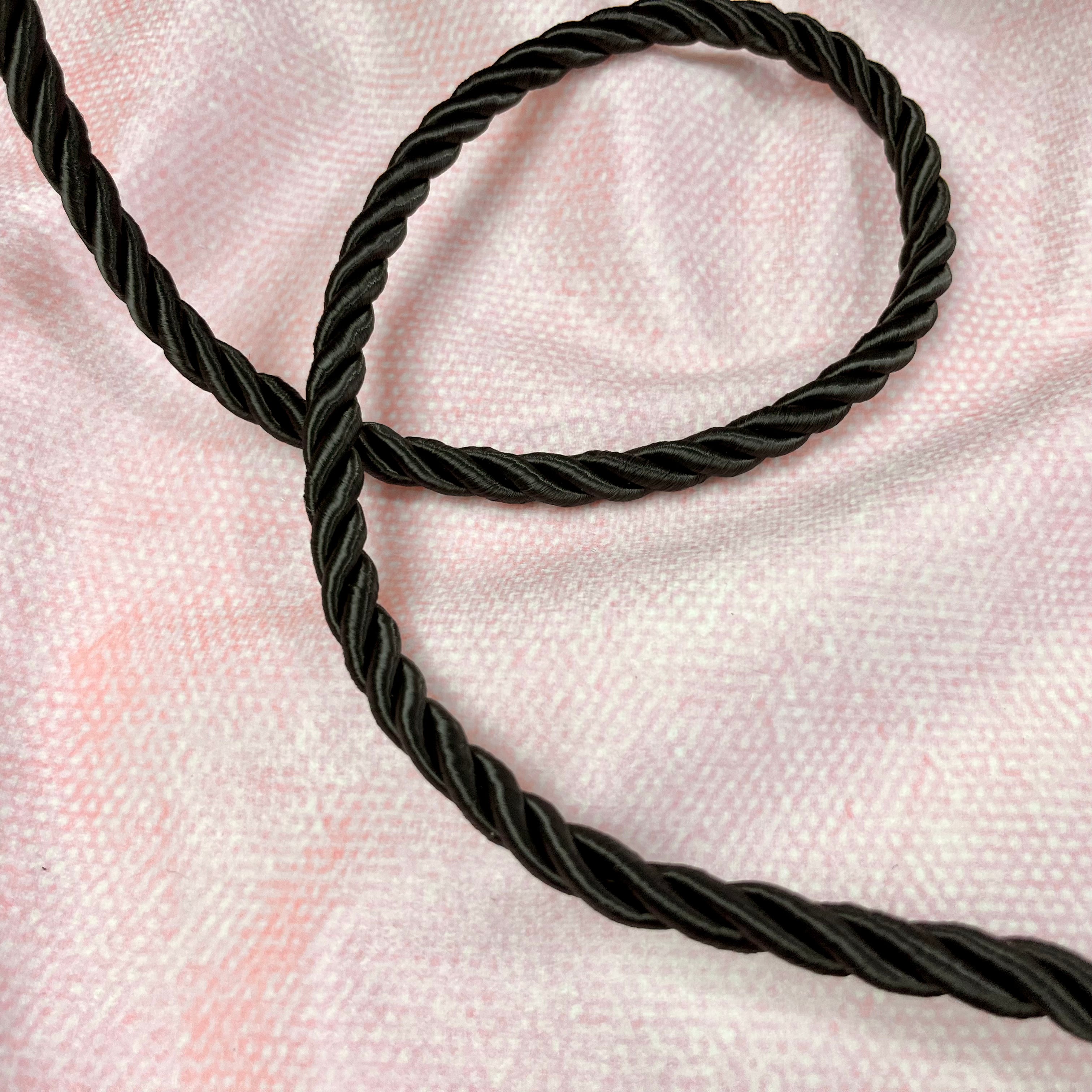 Hoodiekordel 10 mm schwarz glänzend Fabric poshpinks