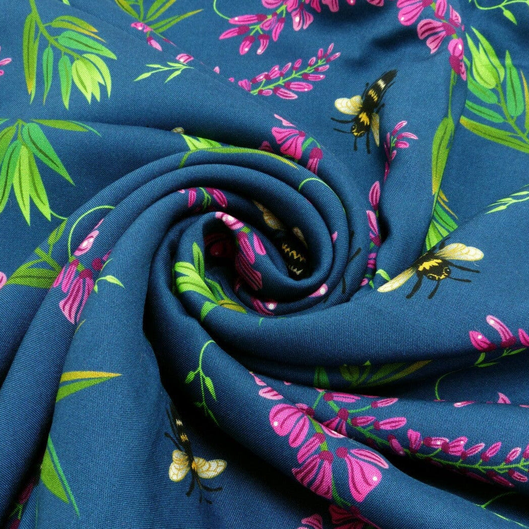 Viskose - Bee Flower - by Daniela Bonn - blau Fabric poshpinks