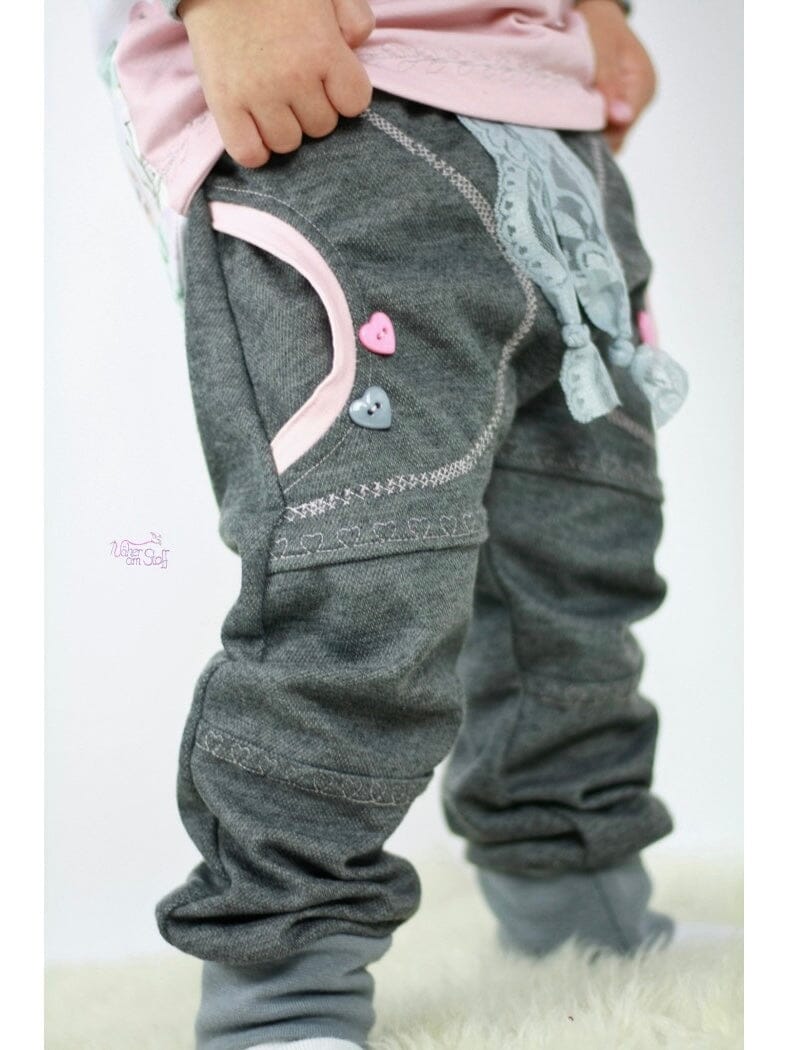 Papierschnittmuster Jessy Sewing - Cool Pants - Gr. 80-146 - lässige Hose für Kinder Schnittmuster poshpinks