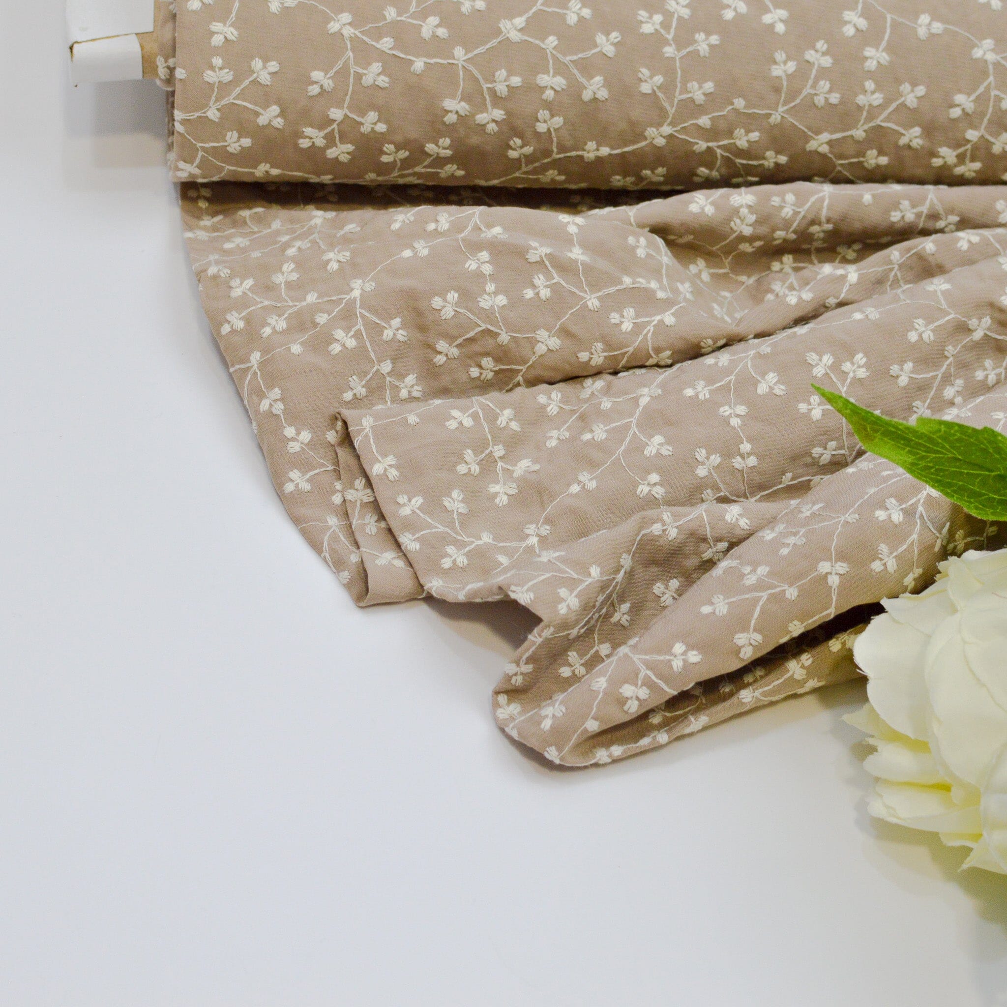 Stickereistoff - beige Fabric poshpinks