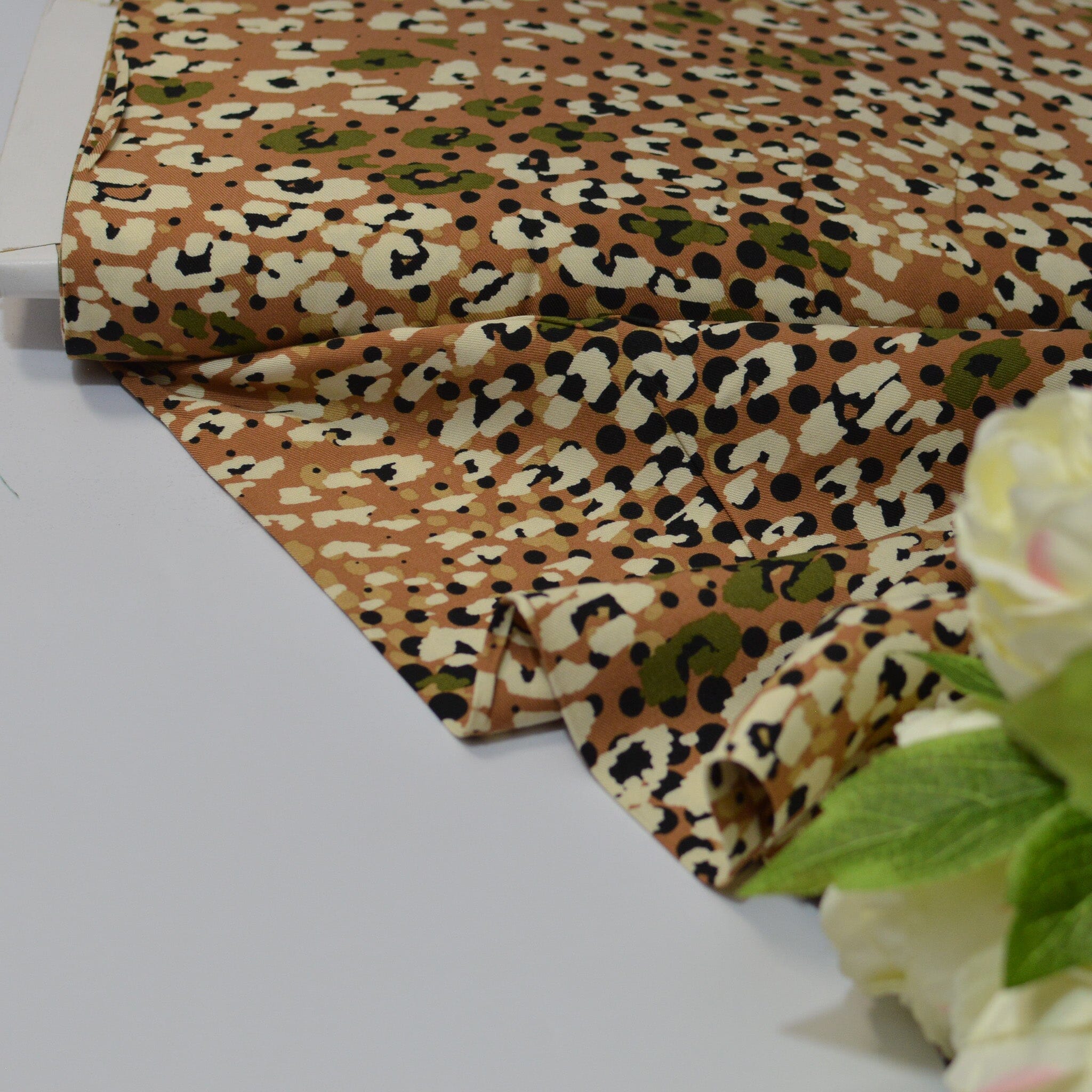 Viskose - Bordüre - Leo beige braun - dots Olivgrün Fabric poshpinks