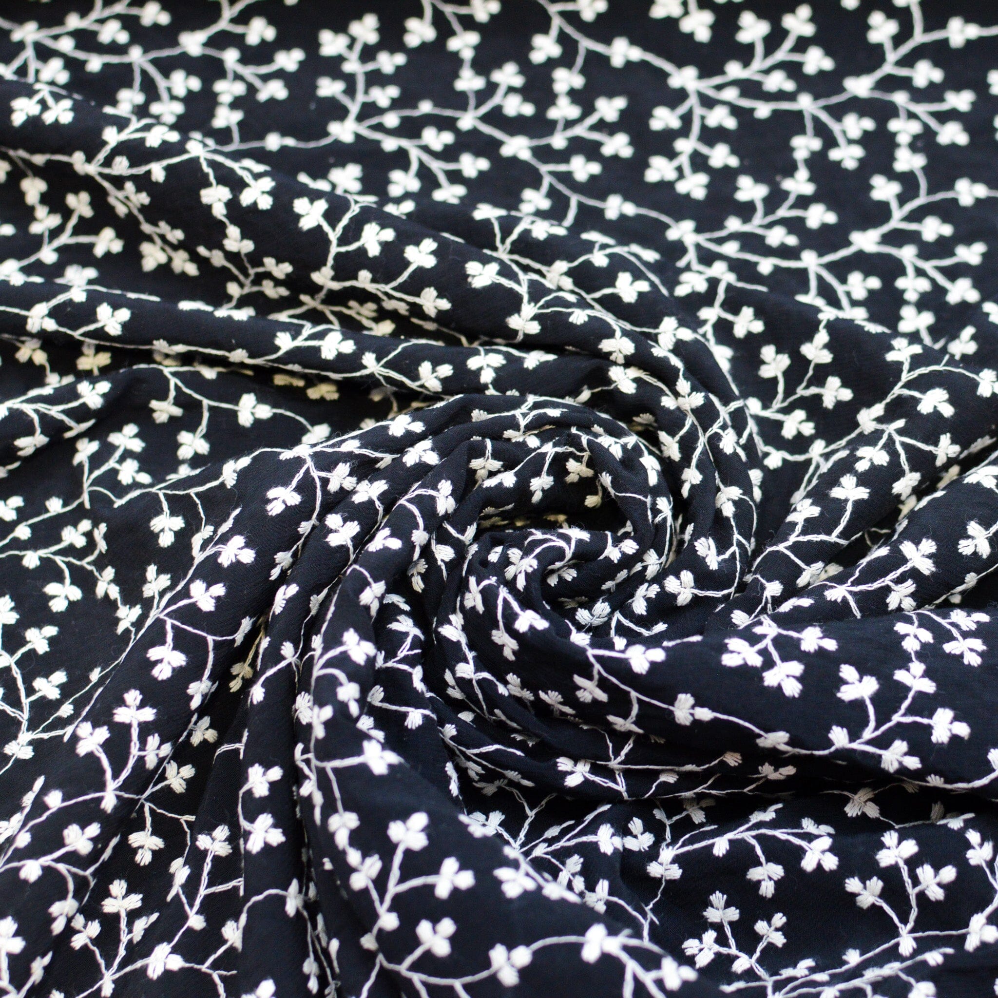 Stickereistoff - schwarz Fabric poshpinks