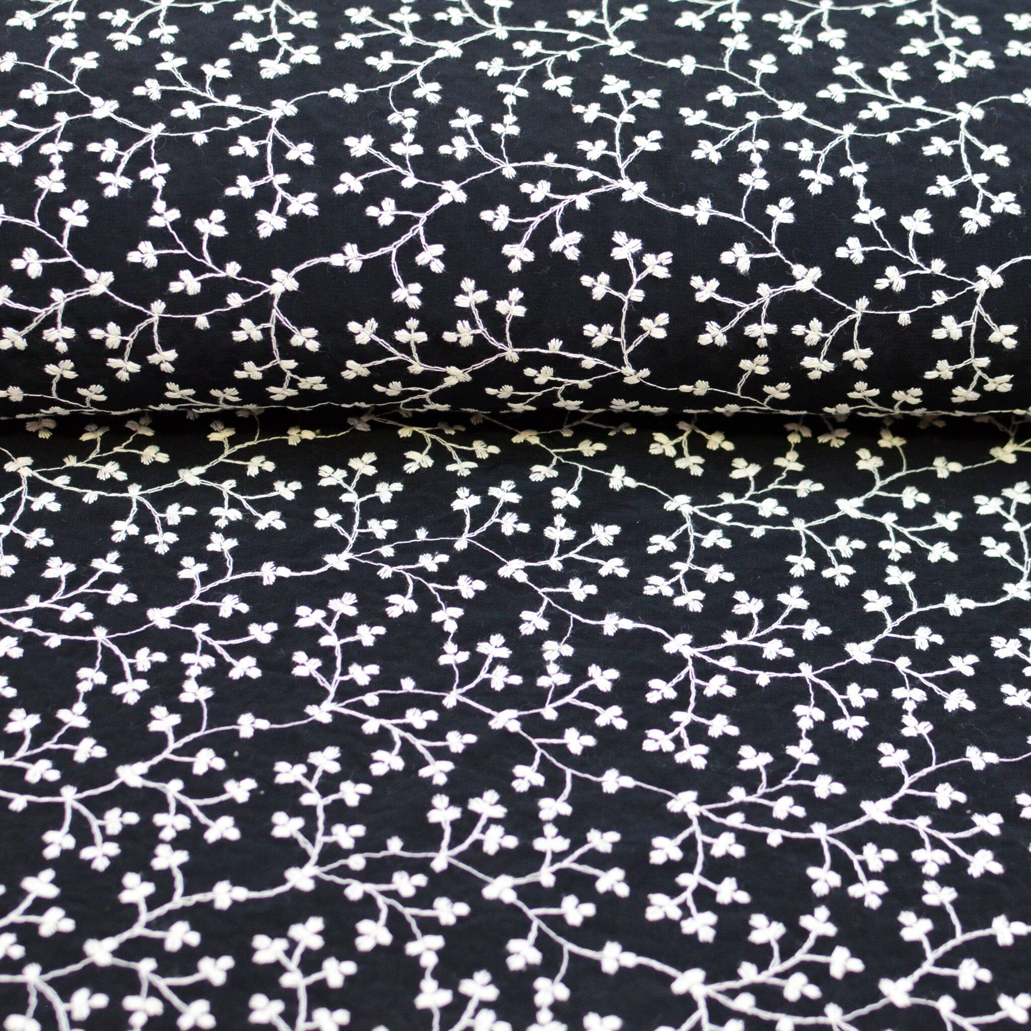 Stickereistoff - schwarz Fabric poshpinks