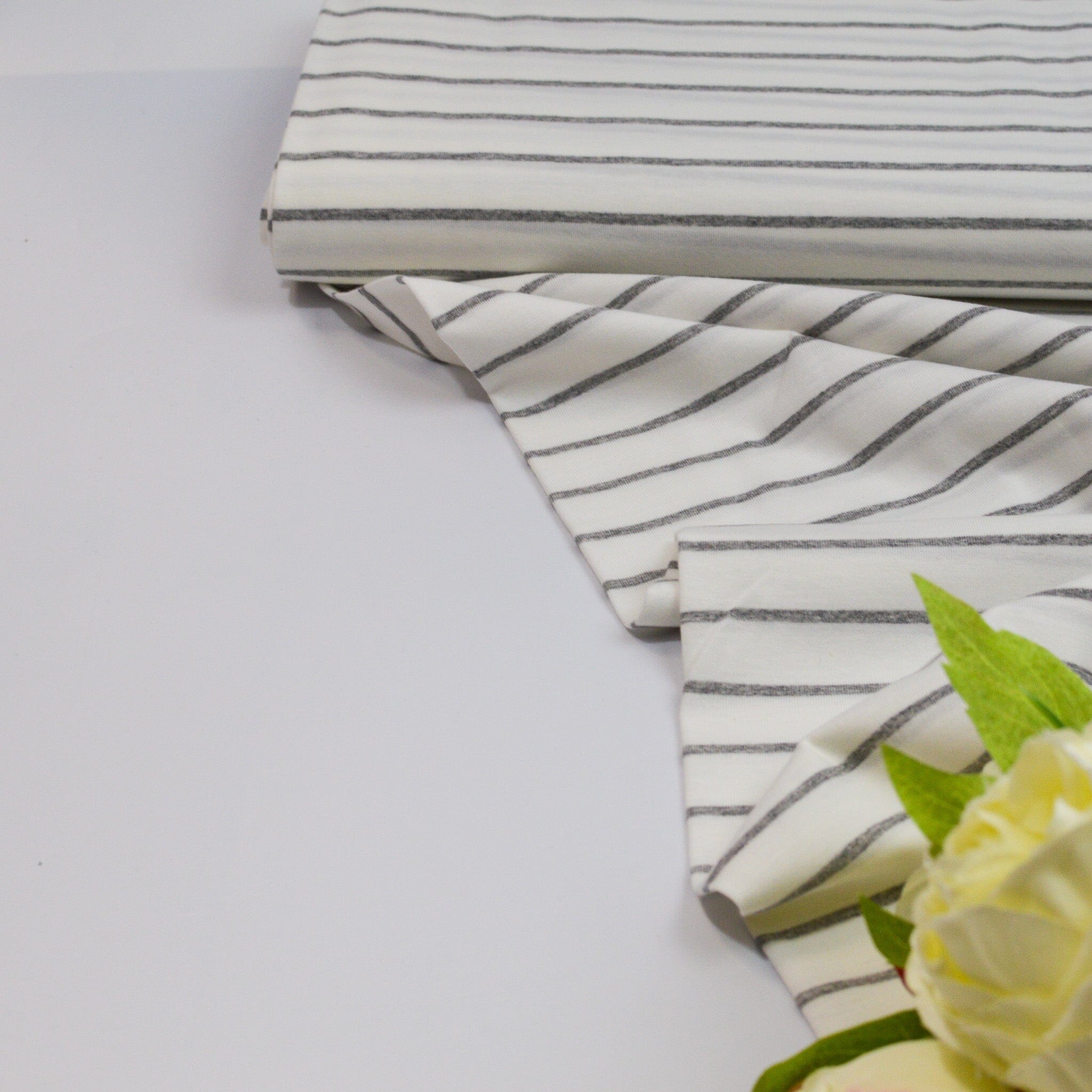 Baumwolljersey - Blockstreifen weiß hellgrau Fabric poshpinks