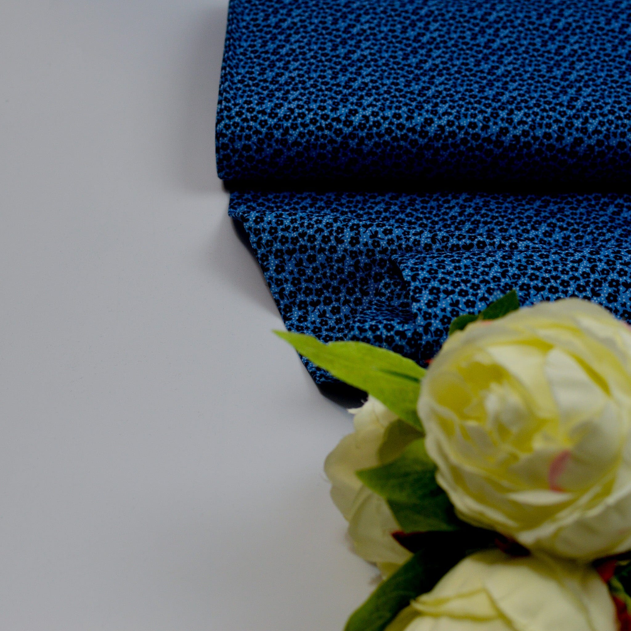 Baumwoll Popeline - Mini Blümchen blau dunkelblau Fabric poshpinks