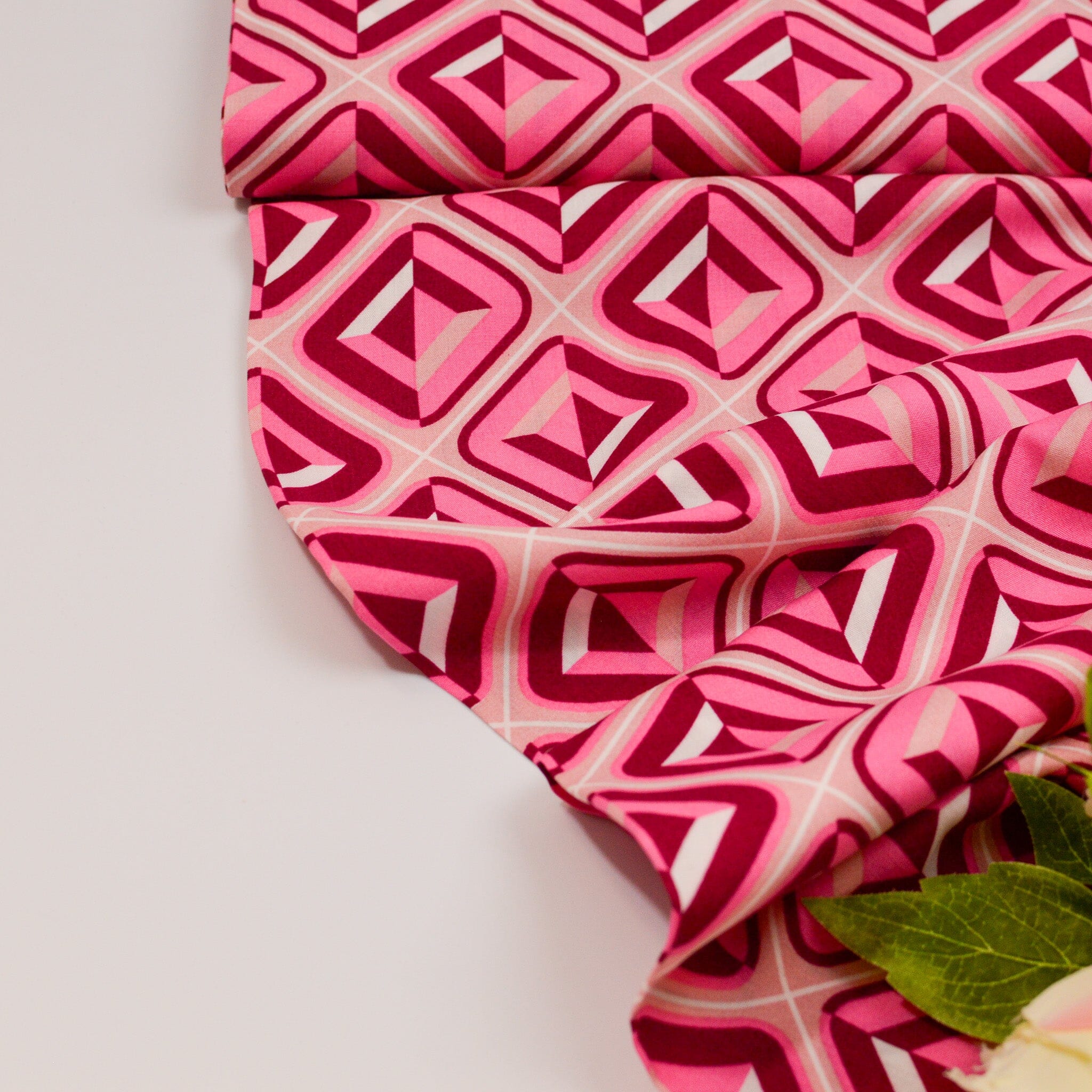 Viskose Webware- Graphic Cubes - pink Fabric poshpinks